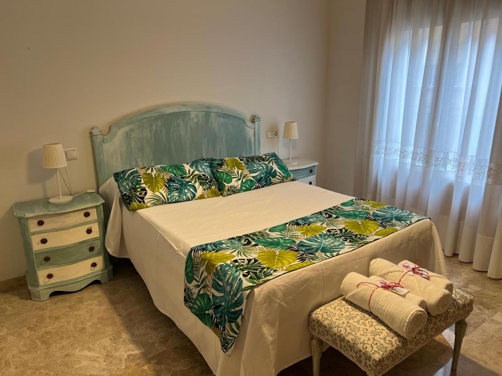 Apartamento de tres habitaciones con balcón