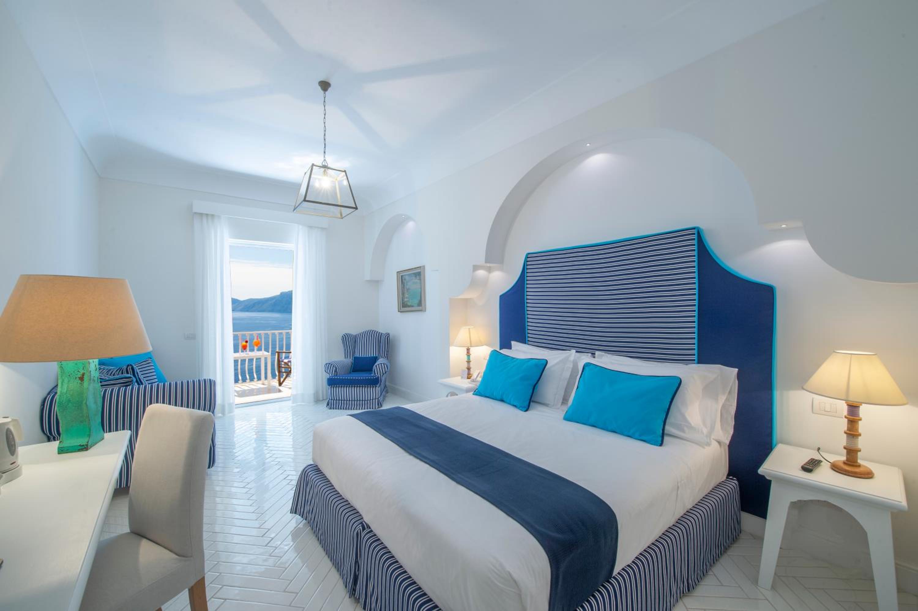 Junior Suite with Balcony - Photo 3