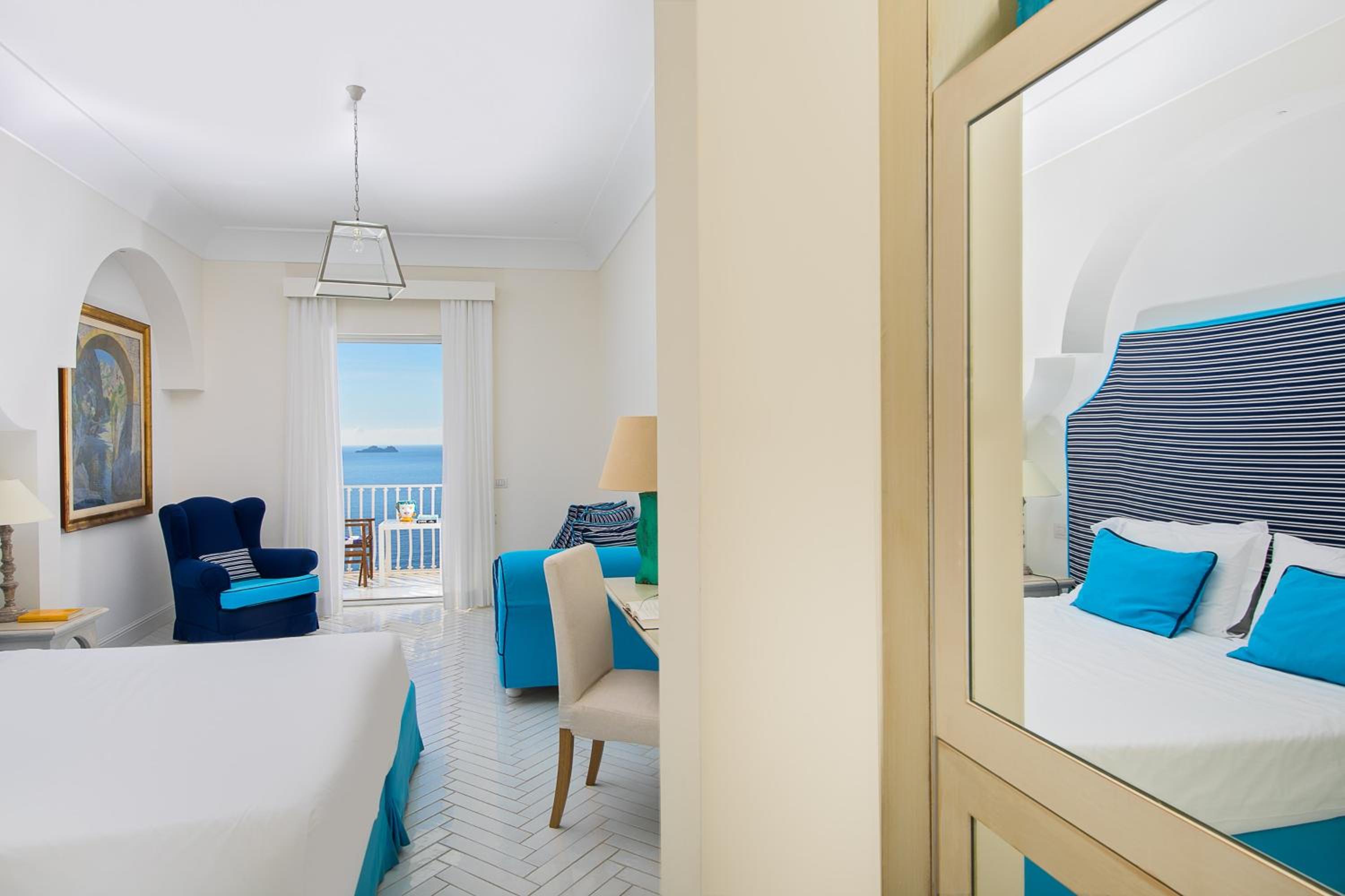Junior Suite with Balcony - Photo 4