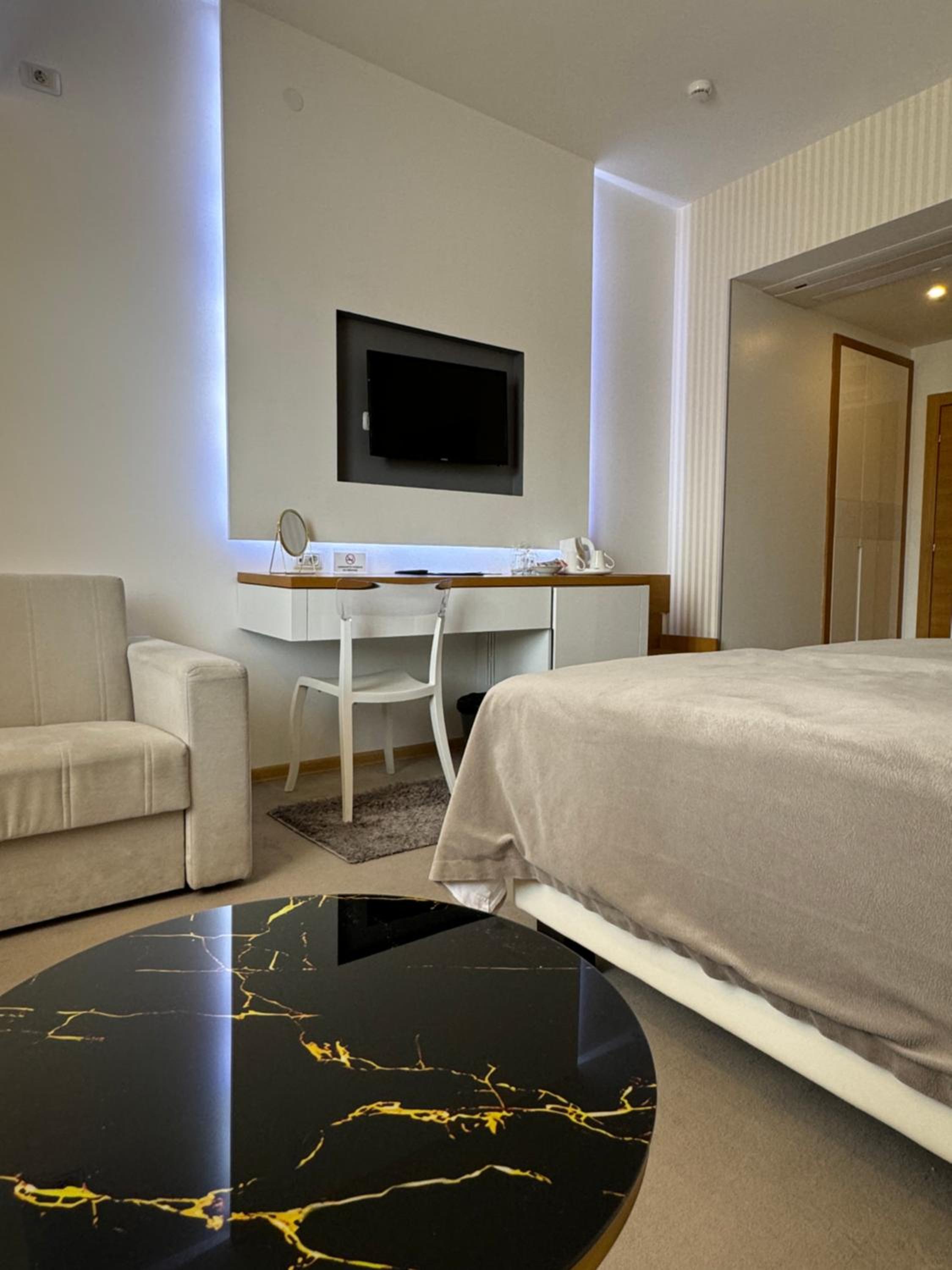 Double Room with Sofa Bed photo 3