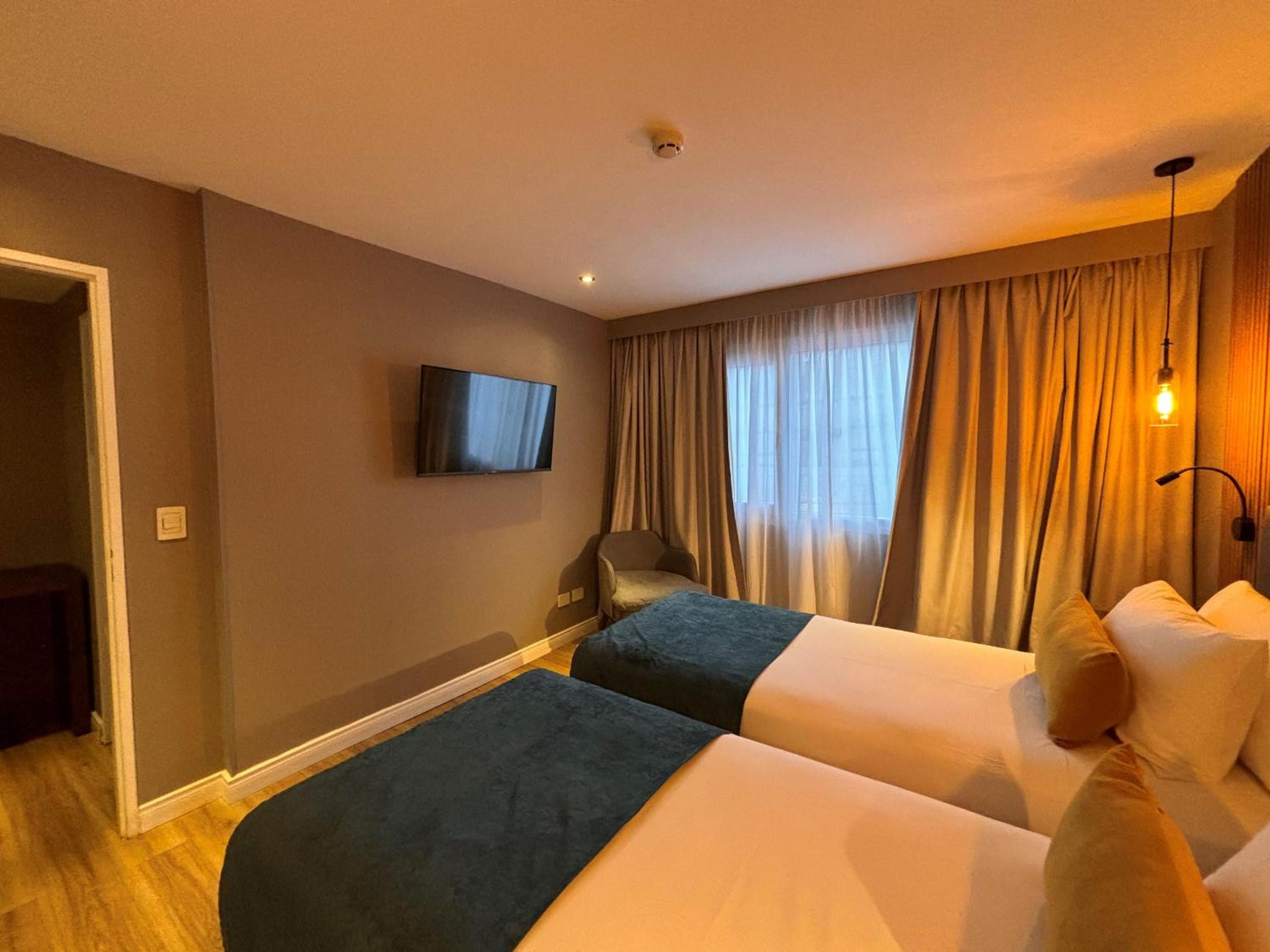 Standard Double or Twin Room thumbnail 5