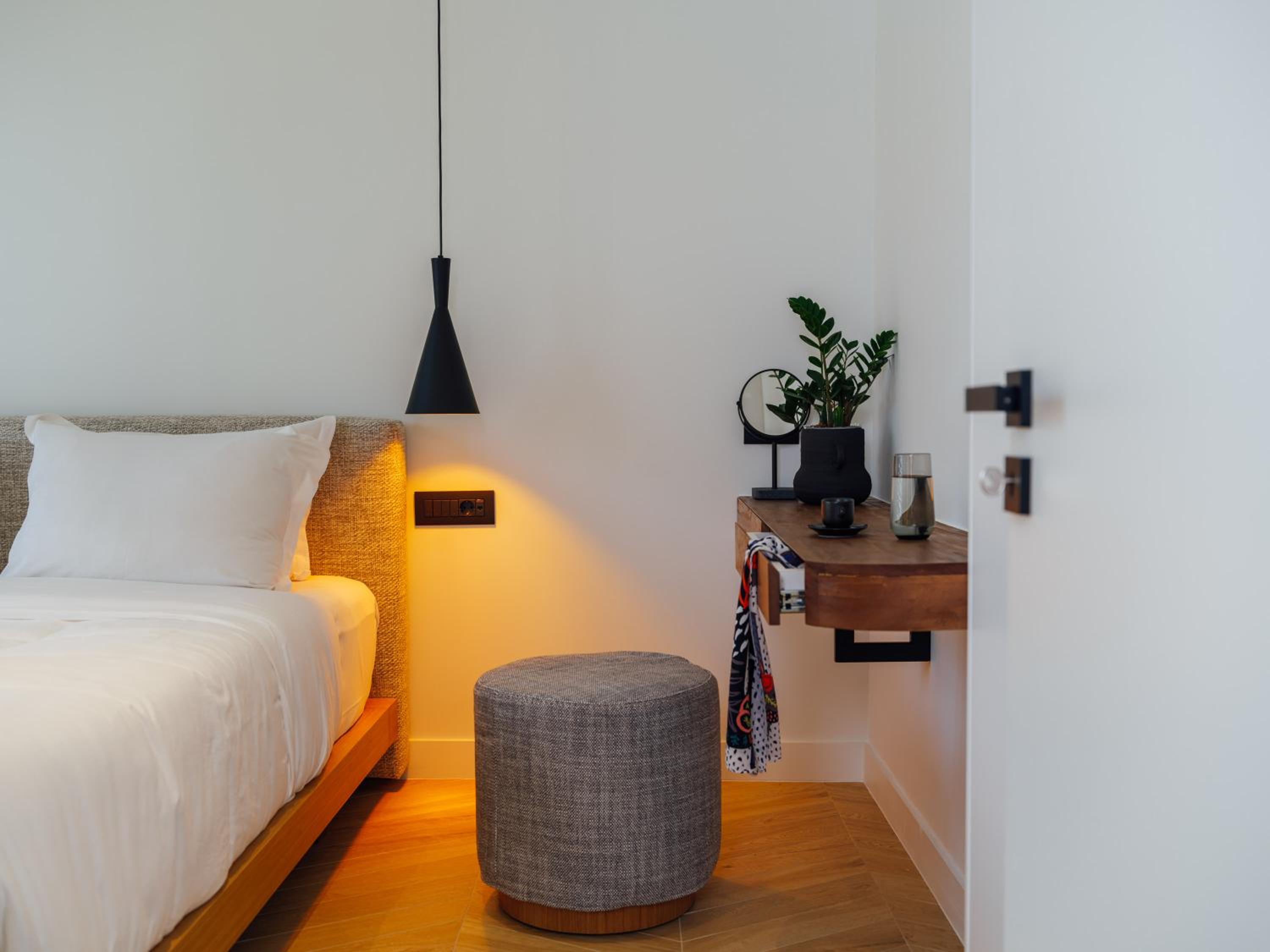 One-Bedroom Deluxe Apartment photo 2