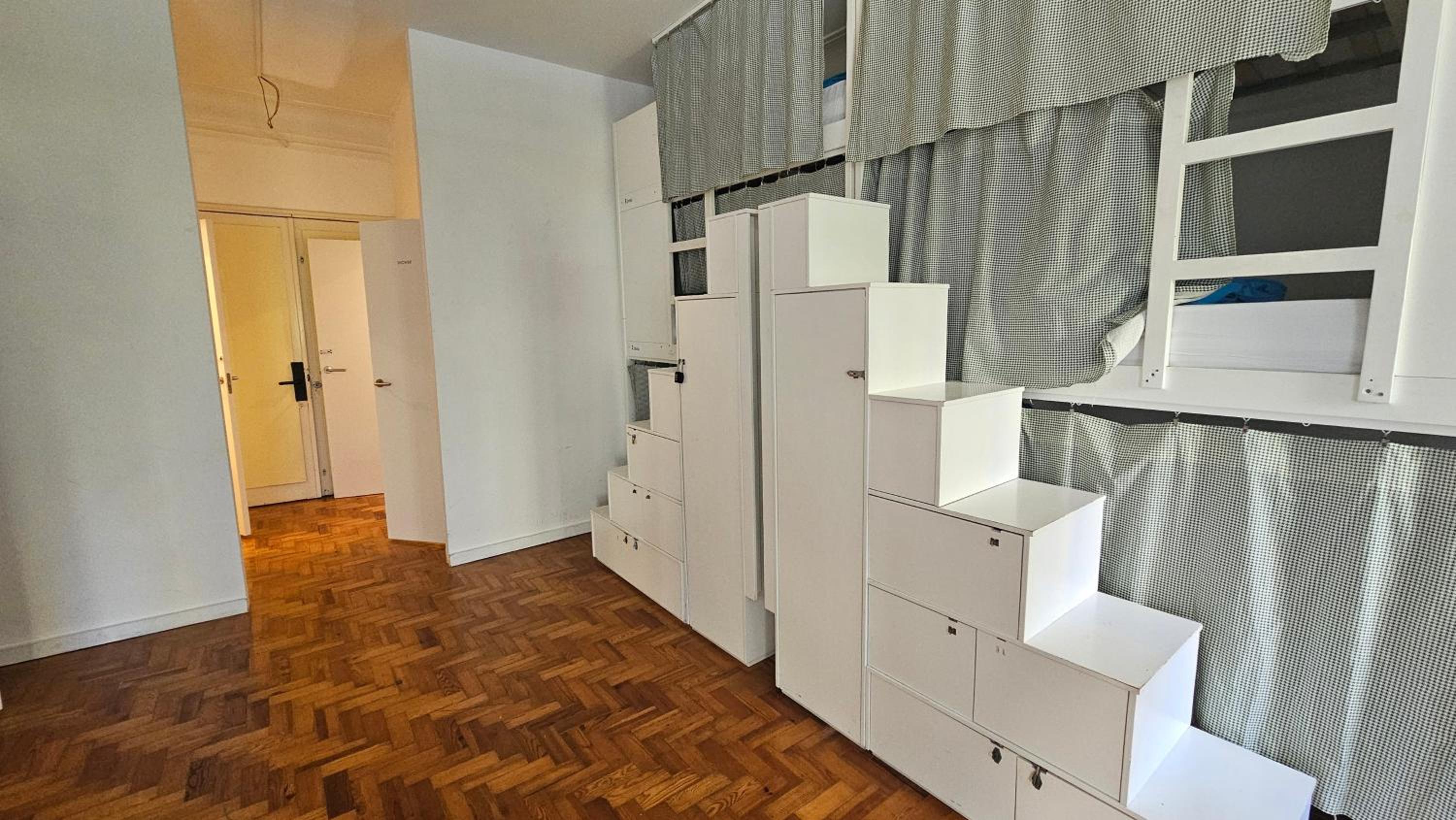 Bed in 6-Bed Female Dormitory Room photo 3