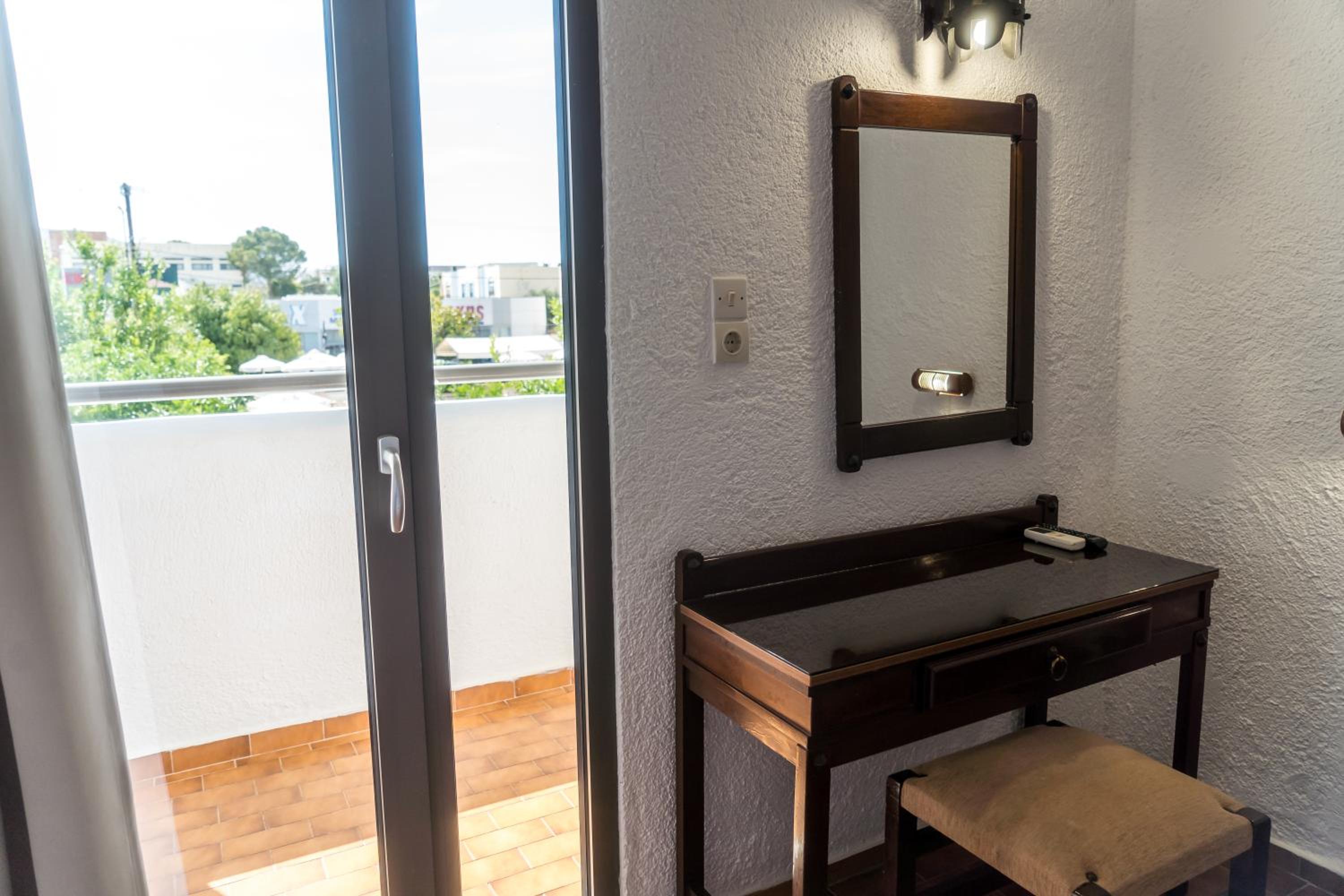 Standard Twin Room with Garden View photo 2