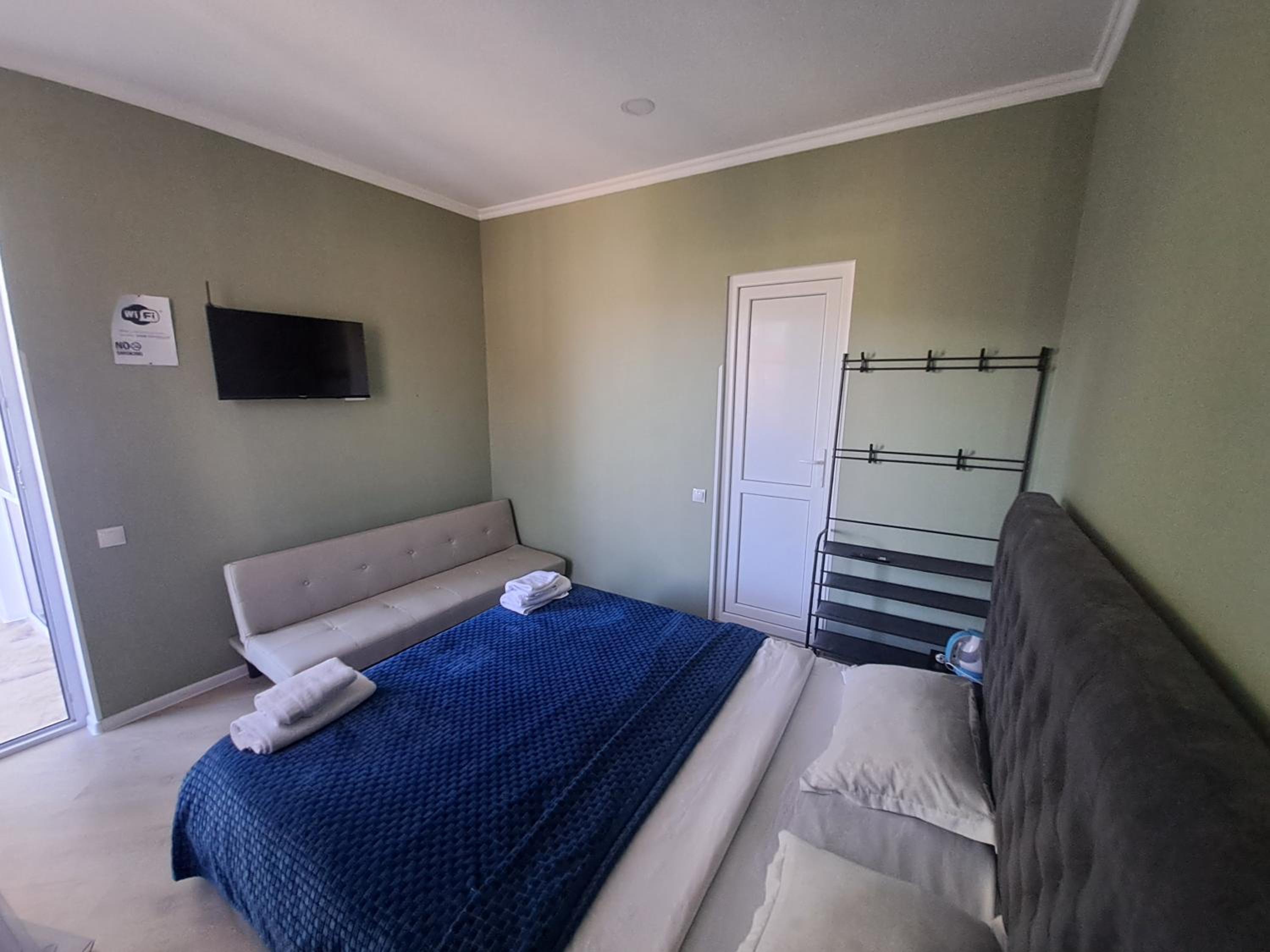 Economy Double Room - Photo 12