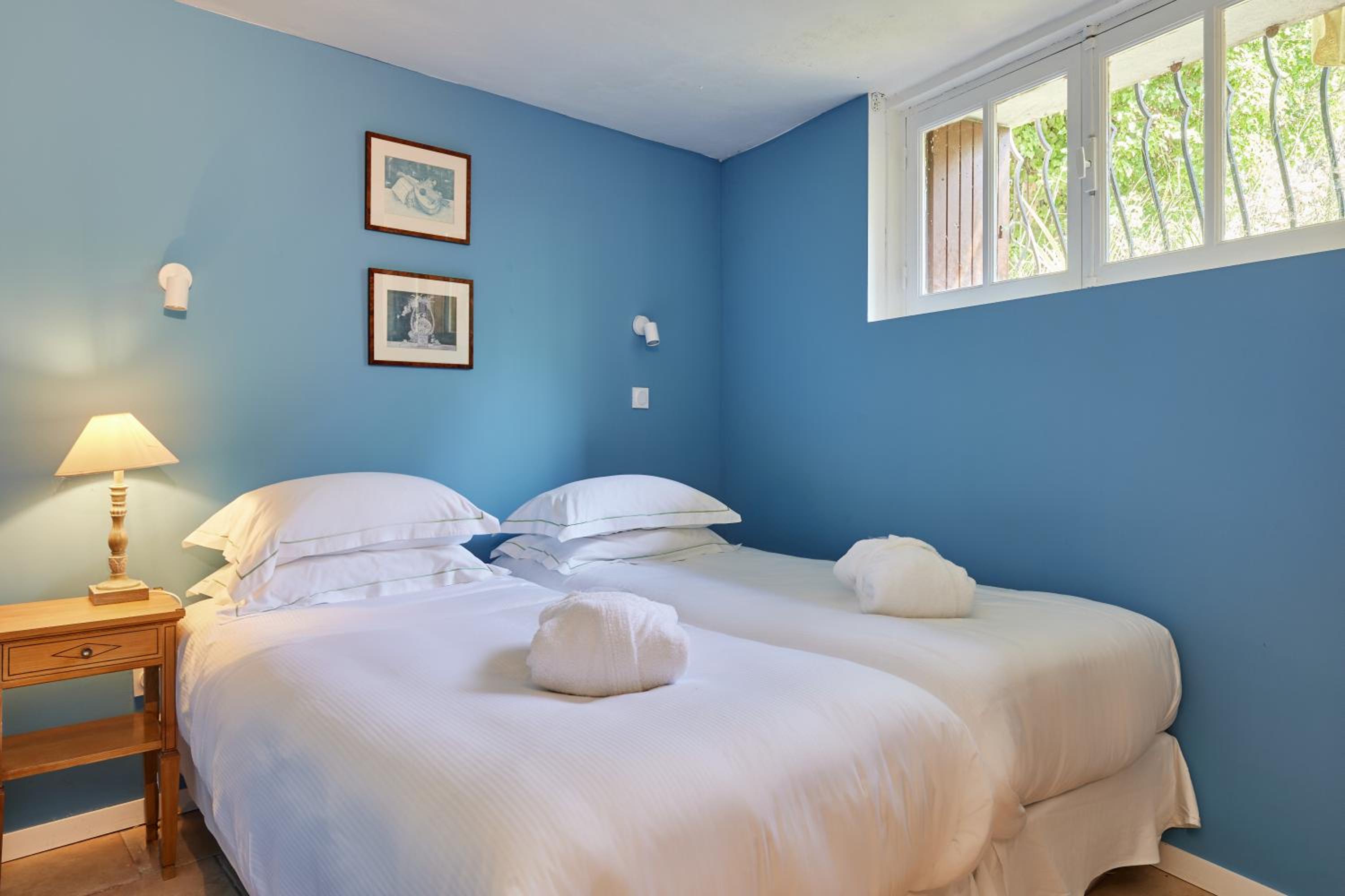 Two-Bedroom Apartment - Photo 12