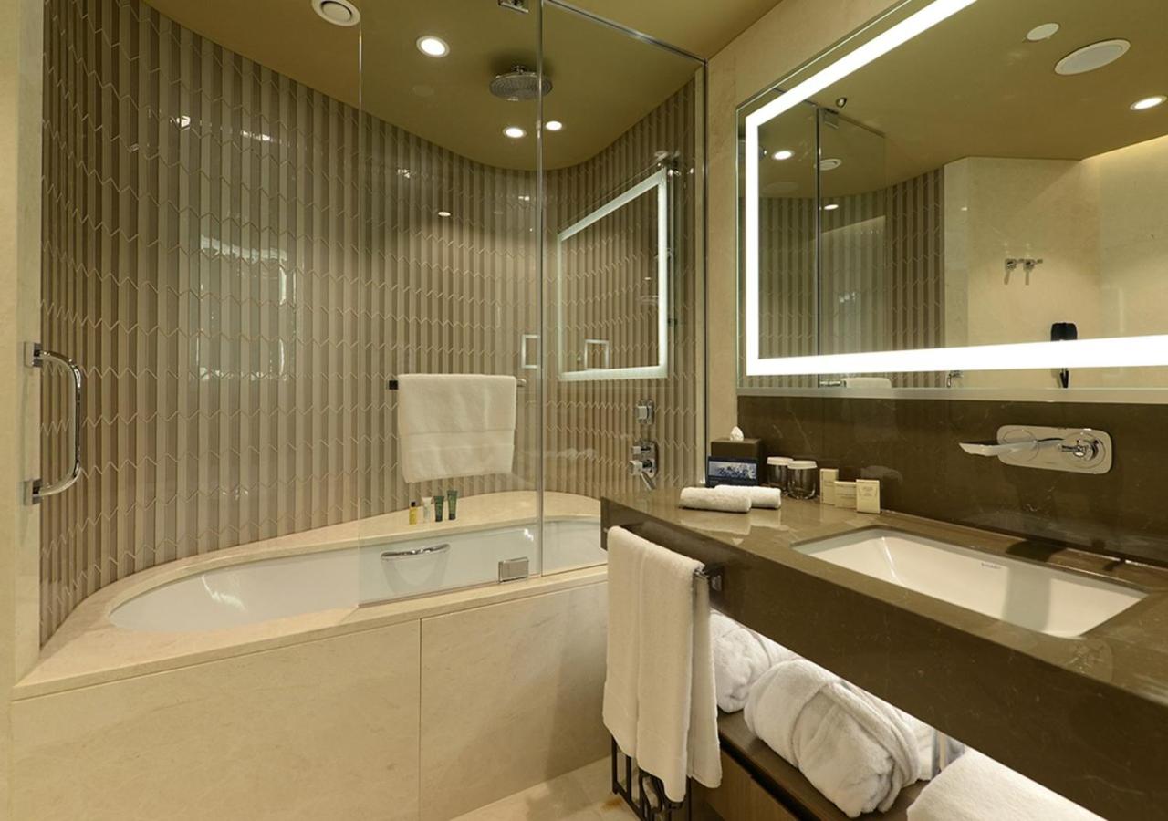 Executive King Room - Lounge Access