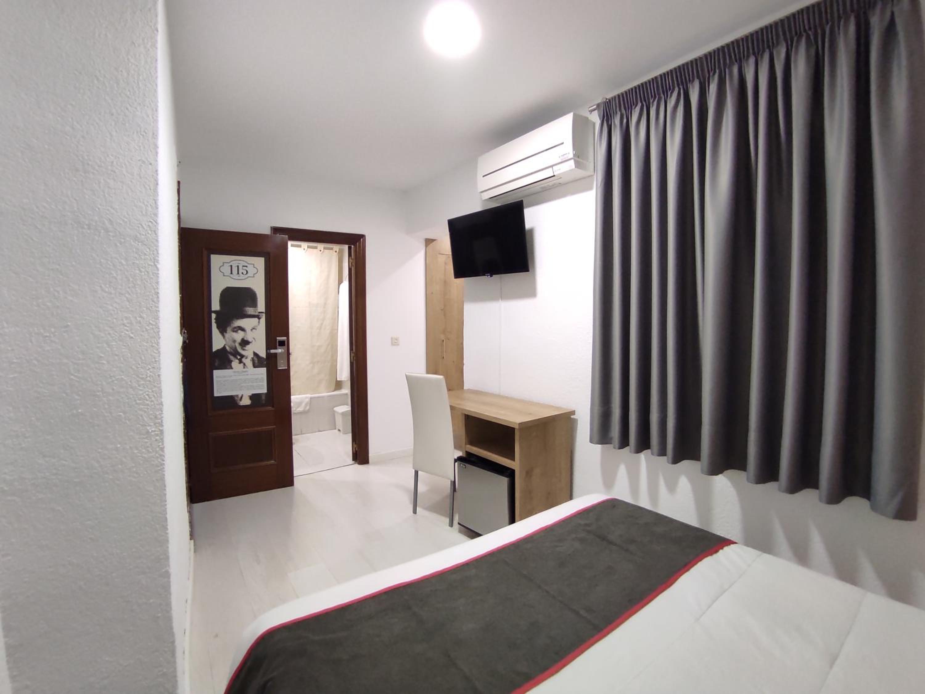 Twin Room - Photo 1
