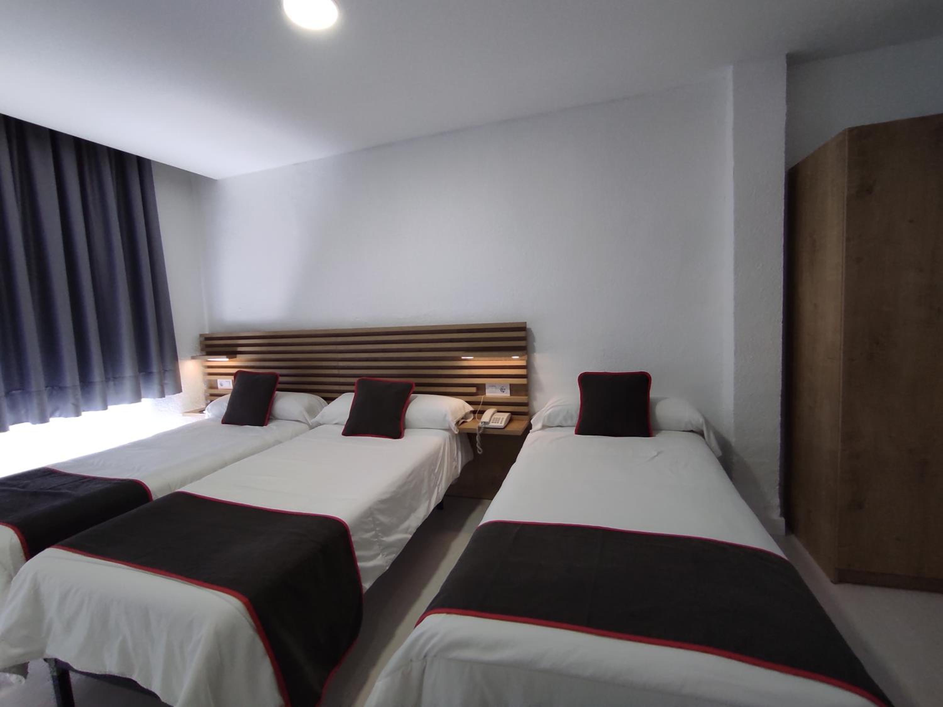 Double Room with Extra Bed - Photo 2