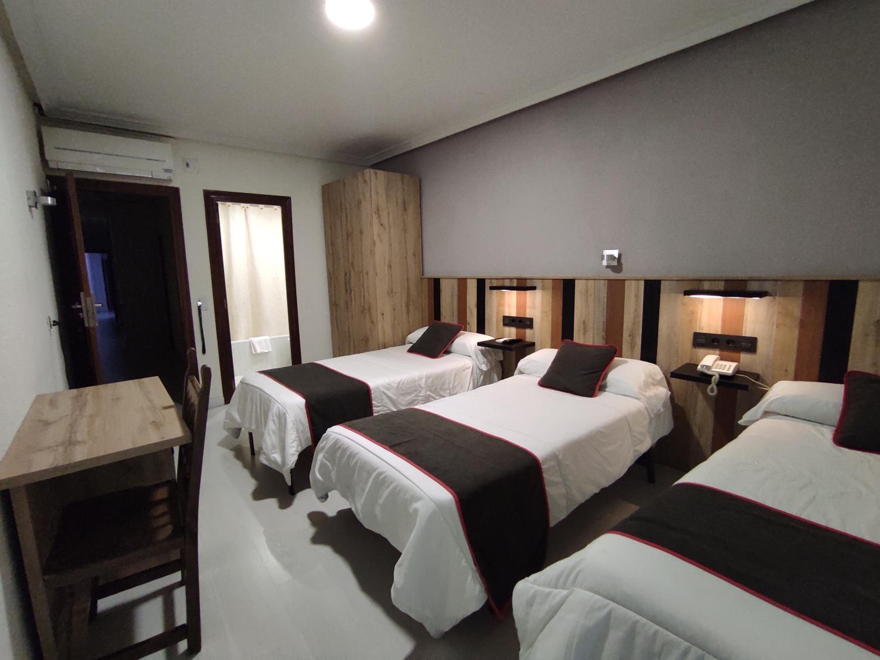 Double Room with Extra Bed - Photo 4