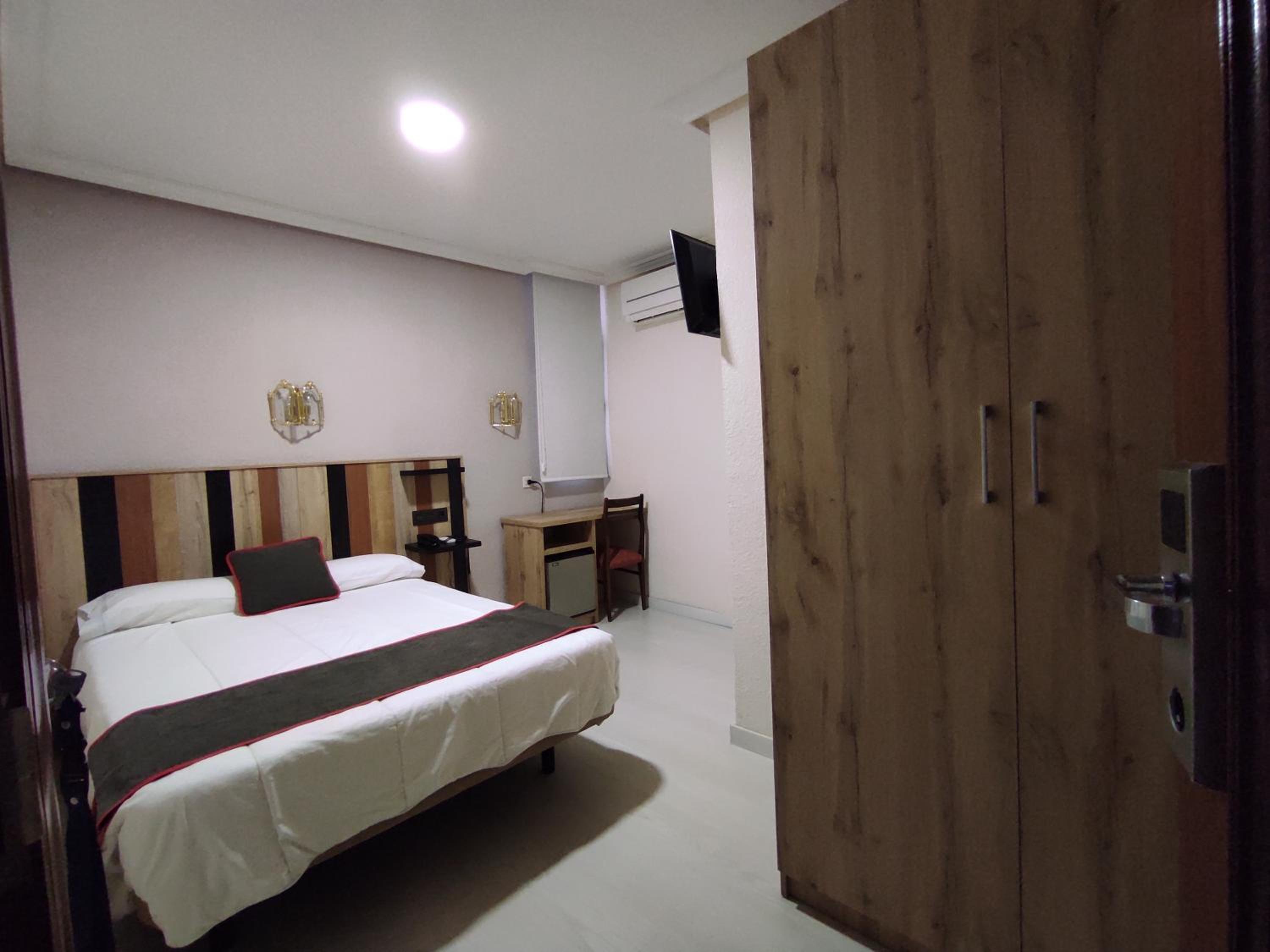 Double Room - Photo 4