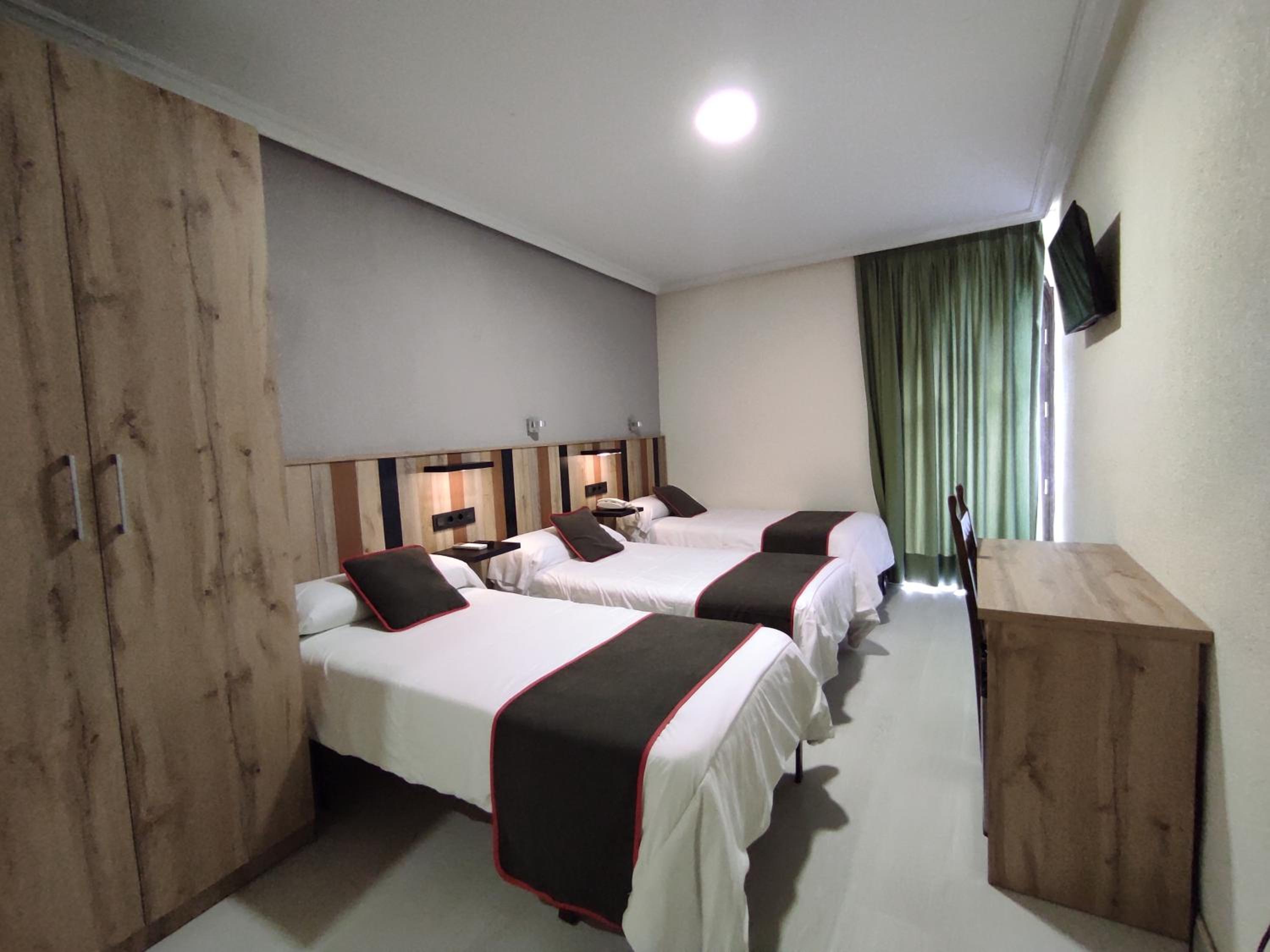 Double Room with Extra Bed - Photo 3
