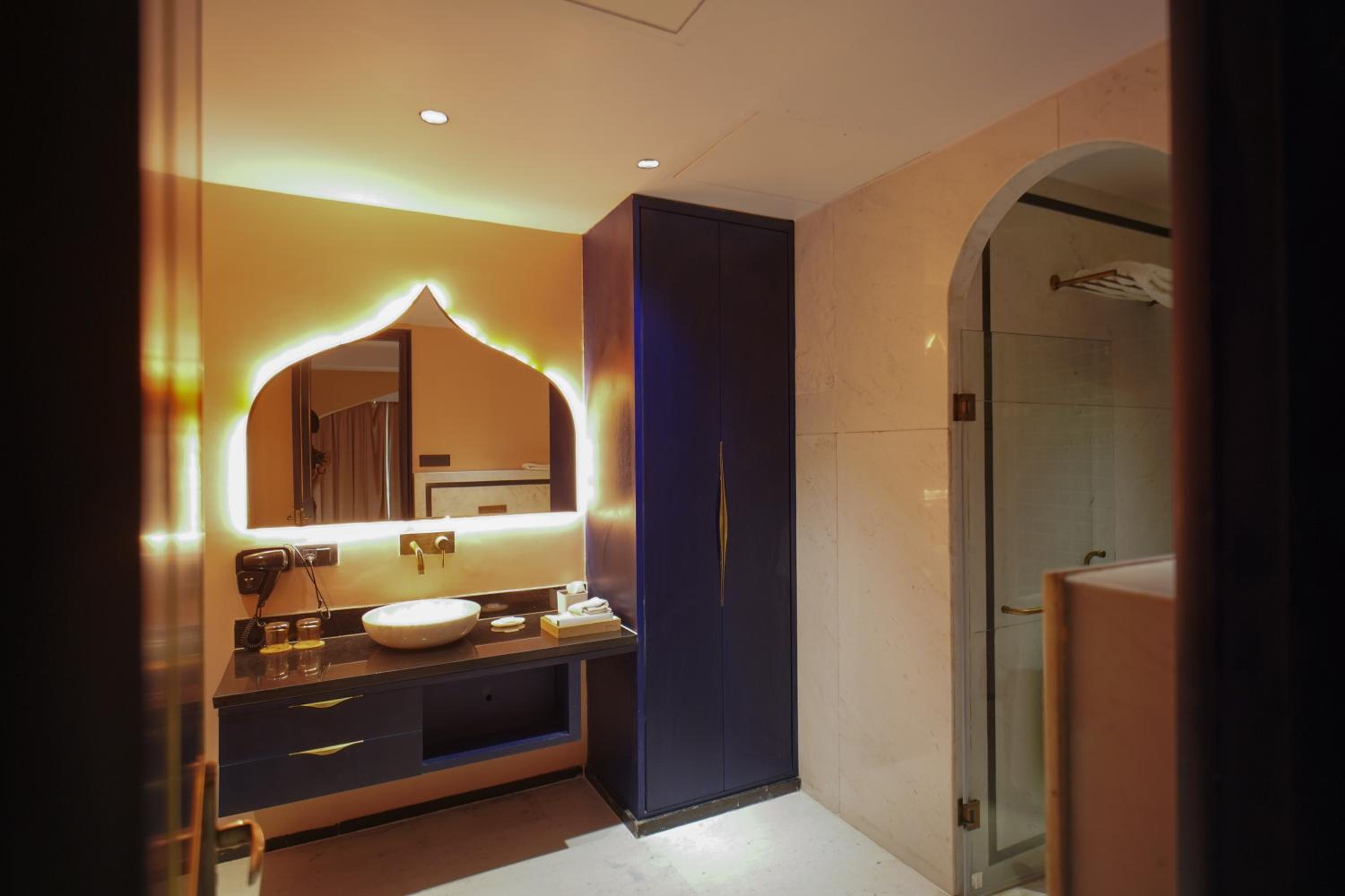 Standard Suite - Photo 3