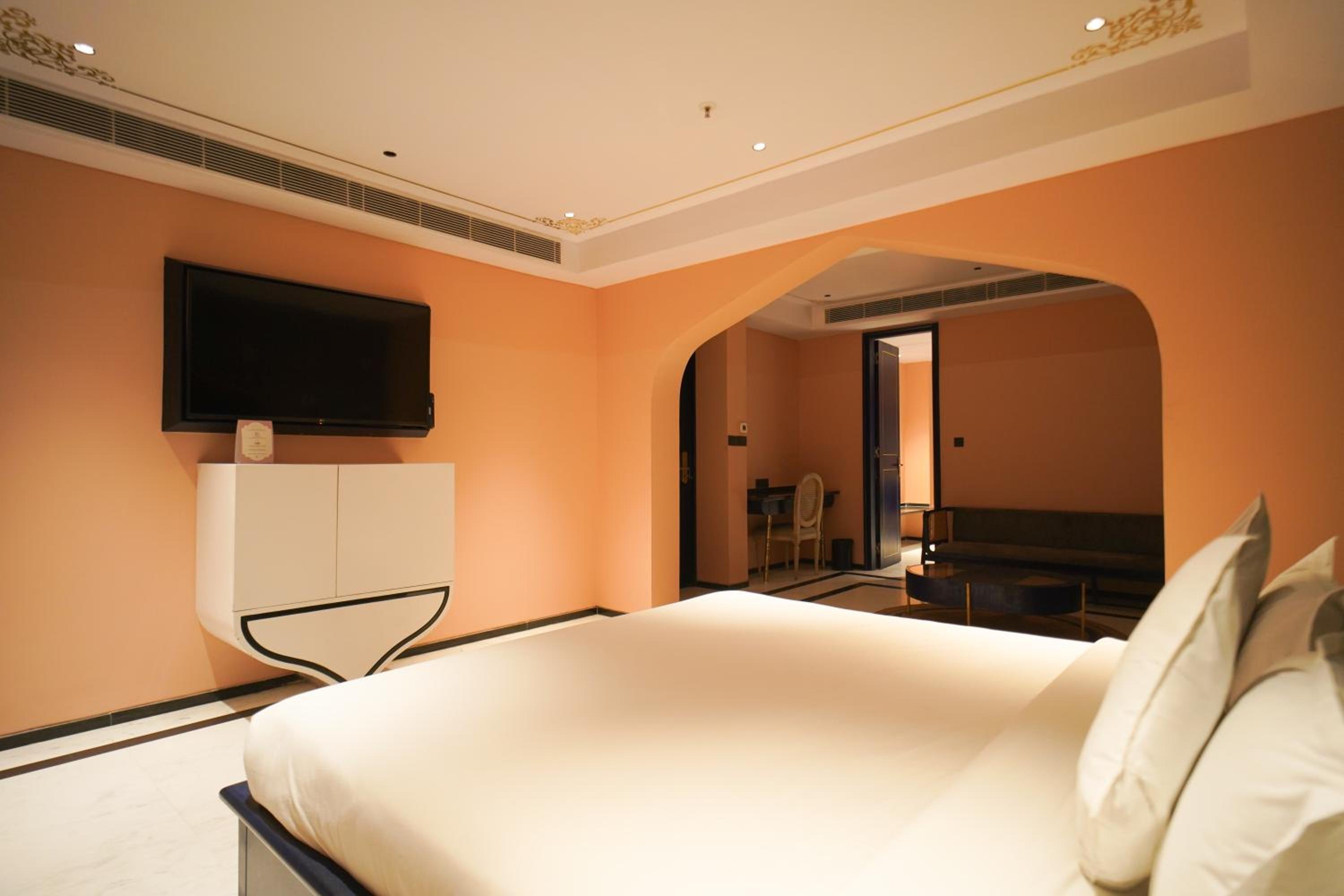 Standard Suite - Photo 4