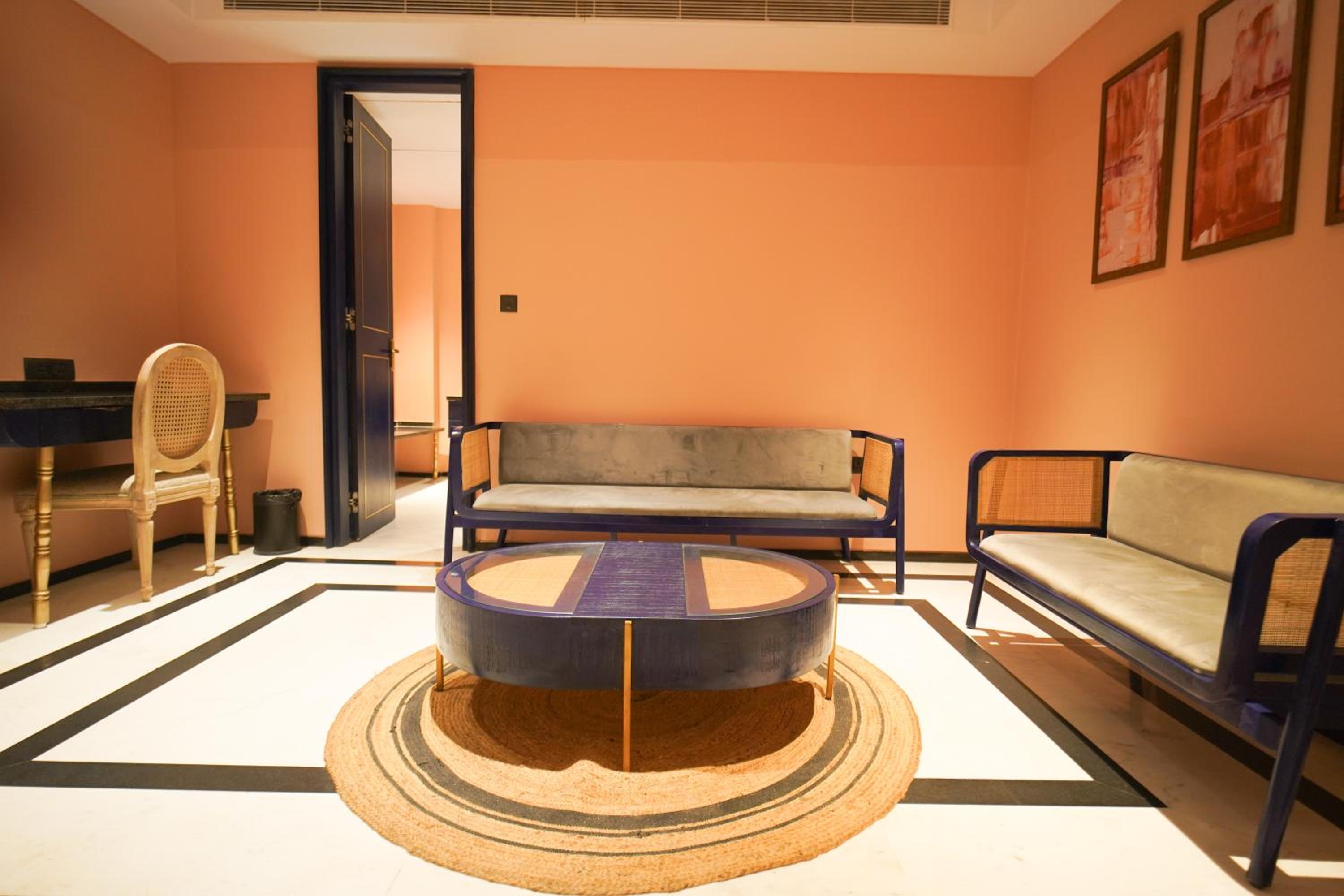 Standard Suite - Photo 6