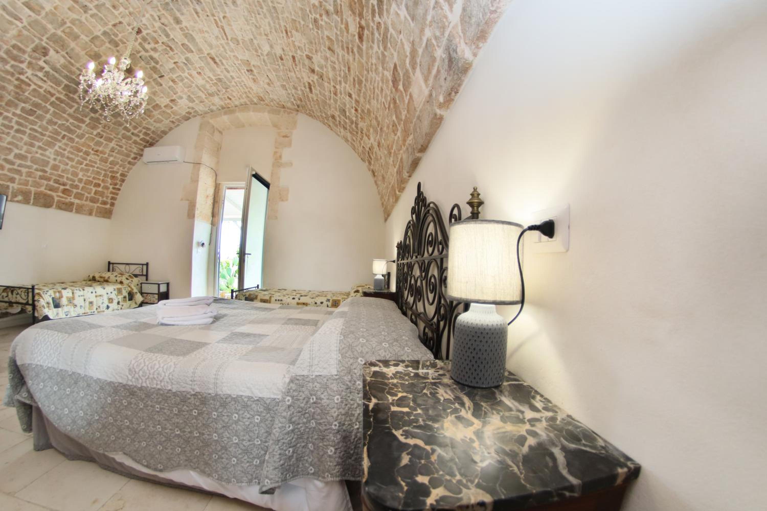 Quadruple Room - Photo 13