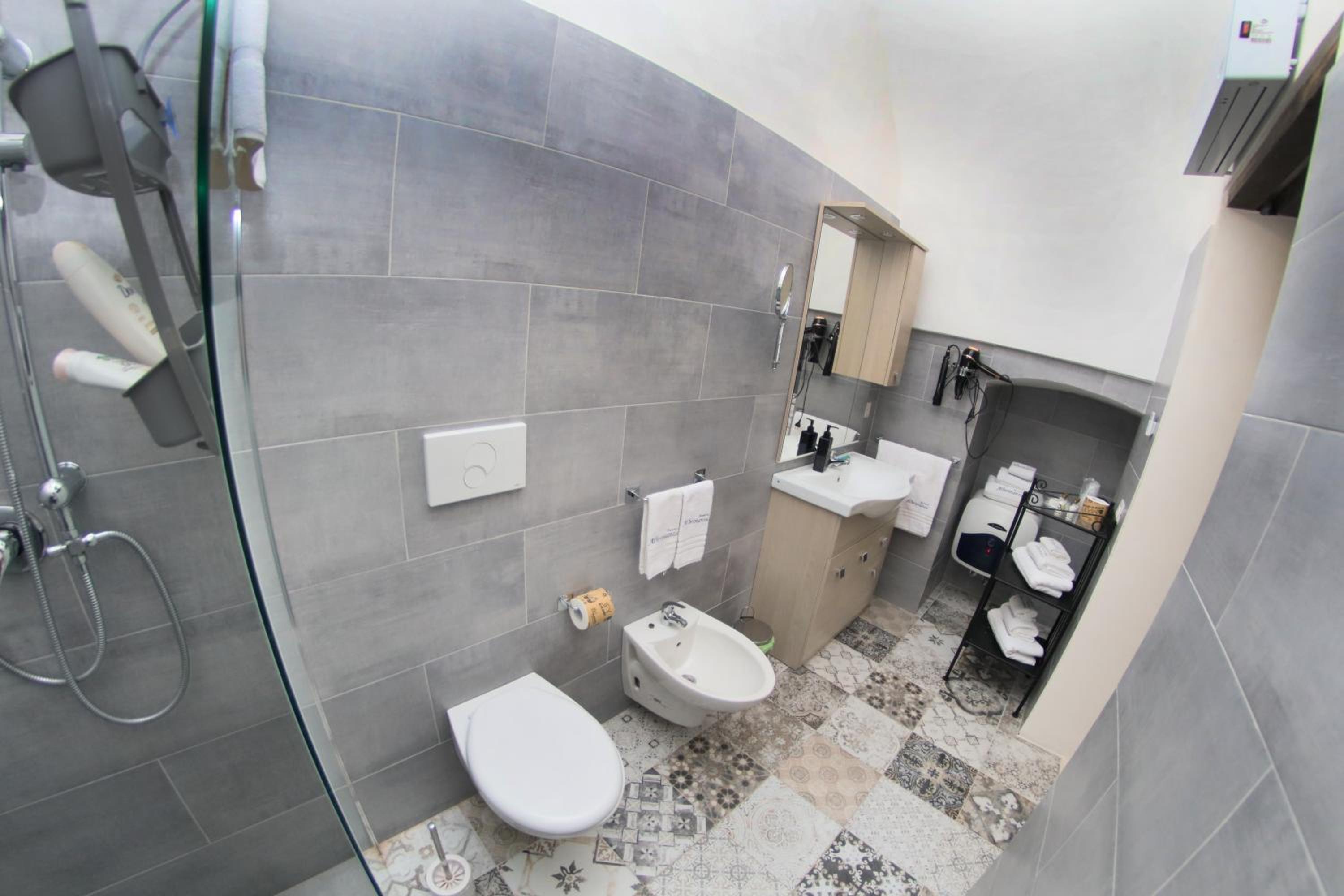 Quadruple Room - Photo 7
