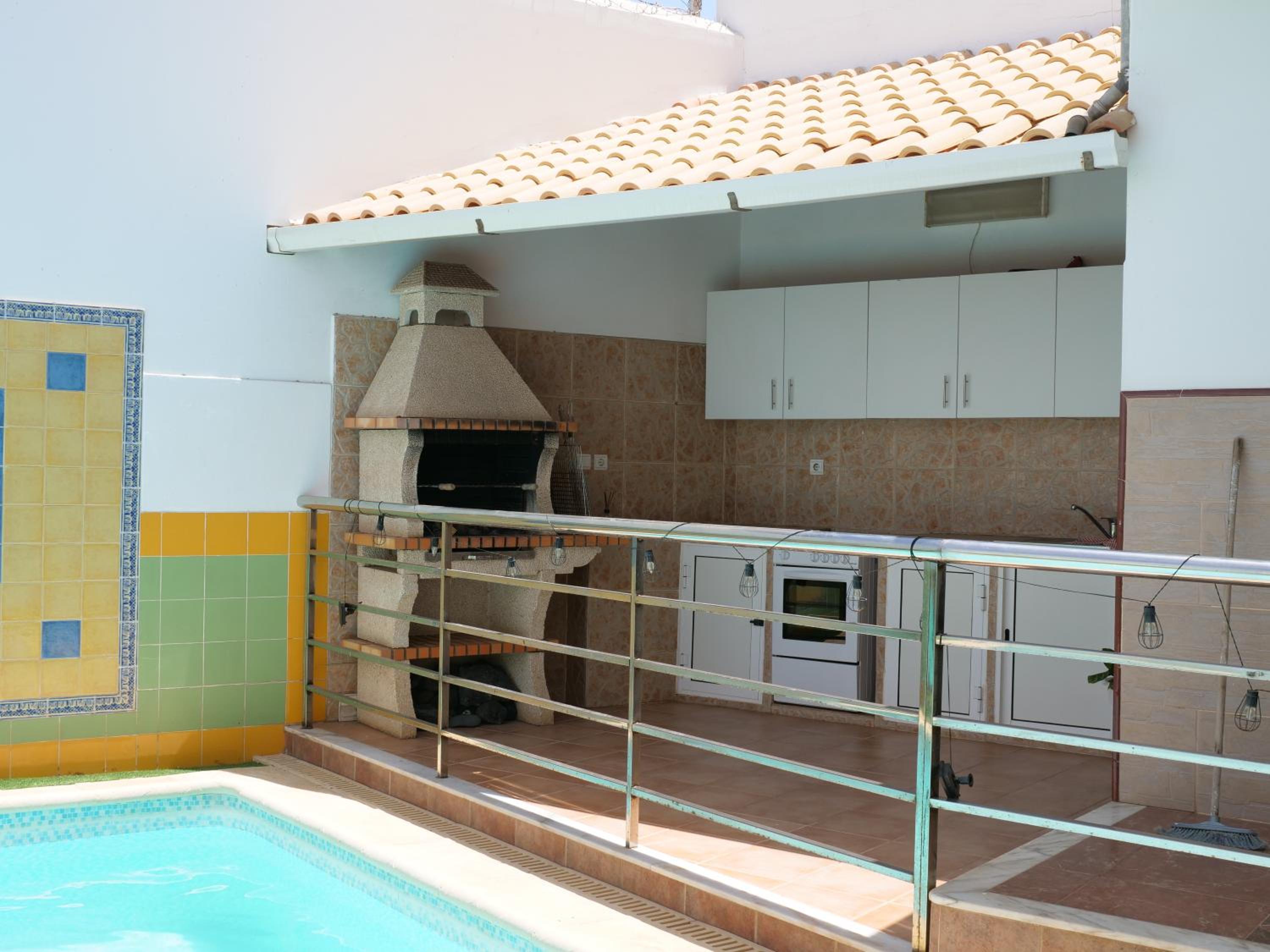 Five-Bedroom House photo 2