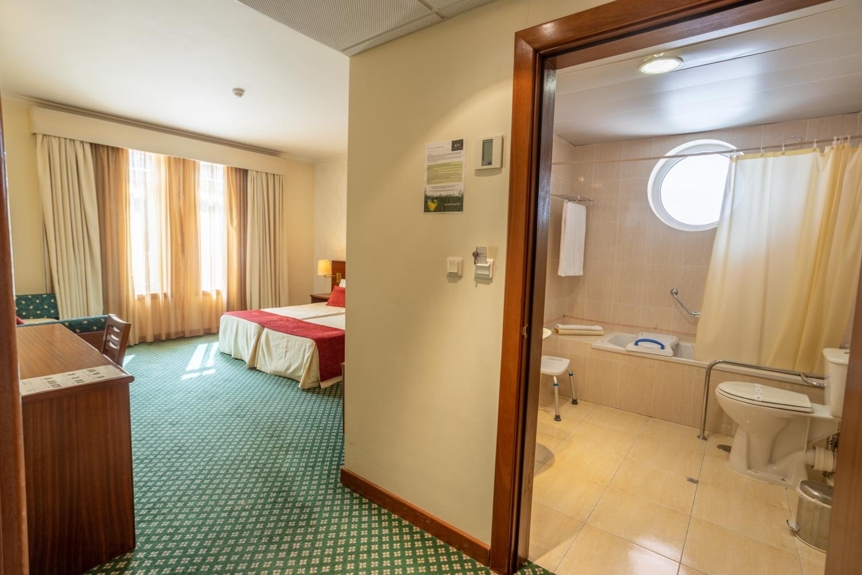 Twin Room - Photo 7
