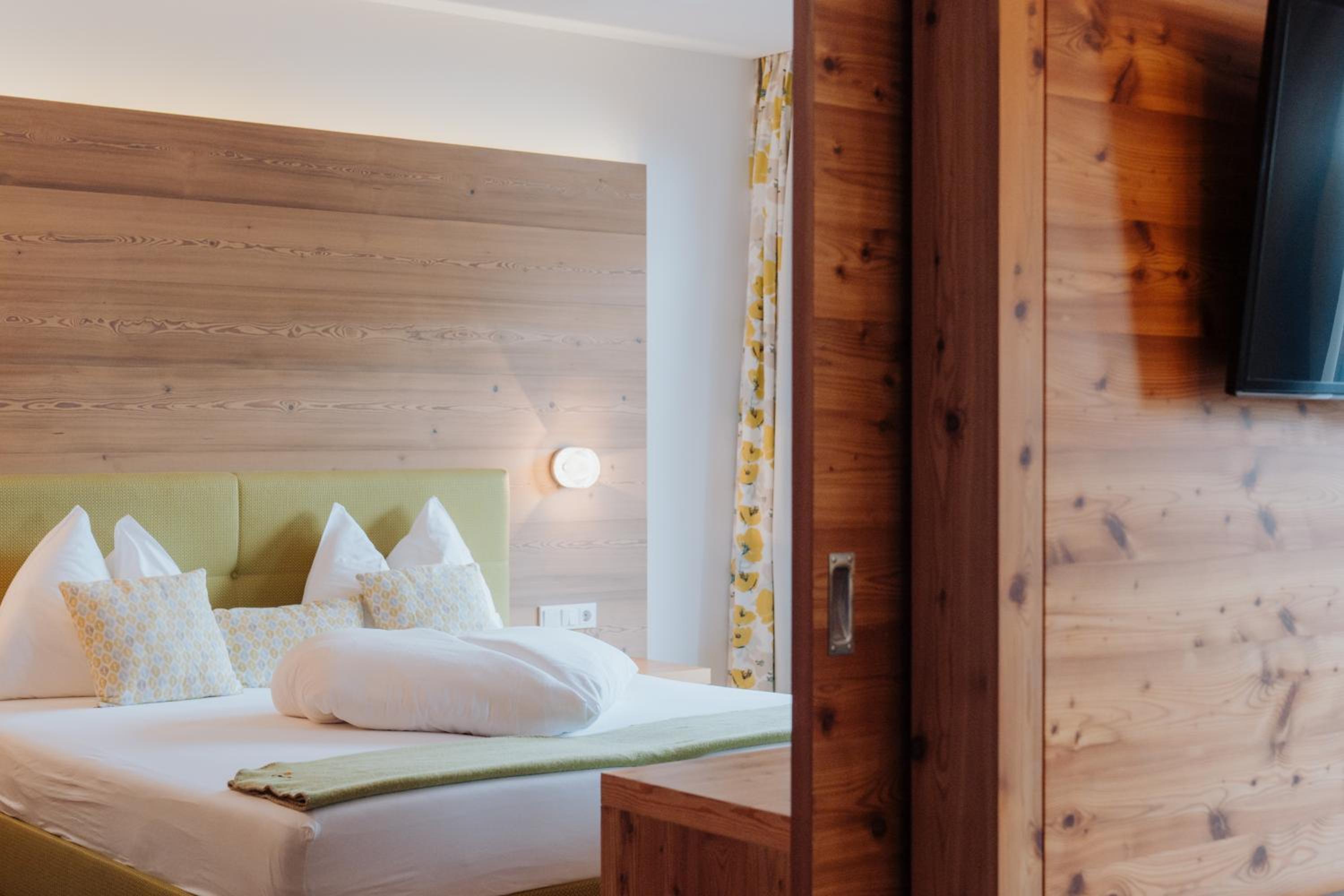 One-Bedroom Suite - Photo 1