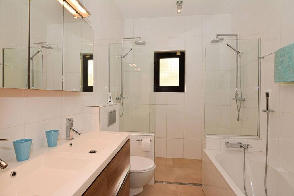 Three-Bedroom Villa photo 2