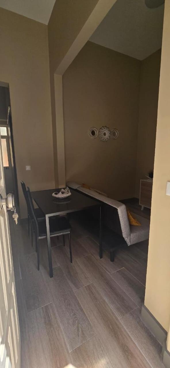 One-Bedroom House photo 2