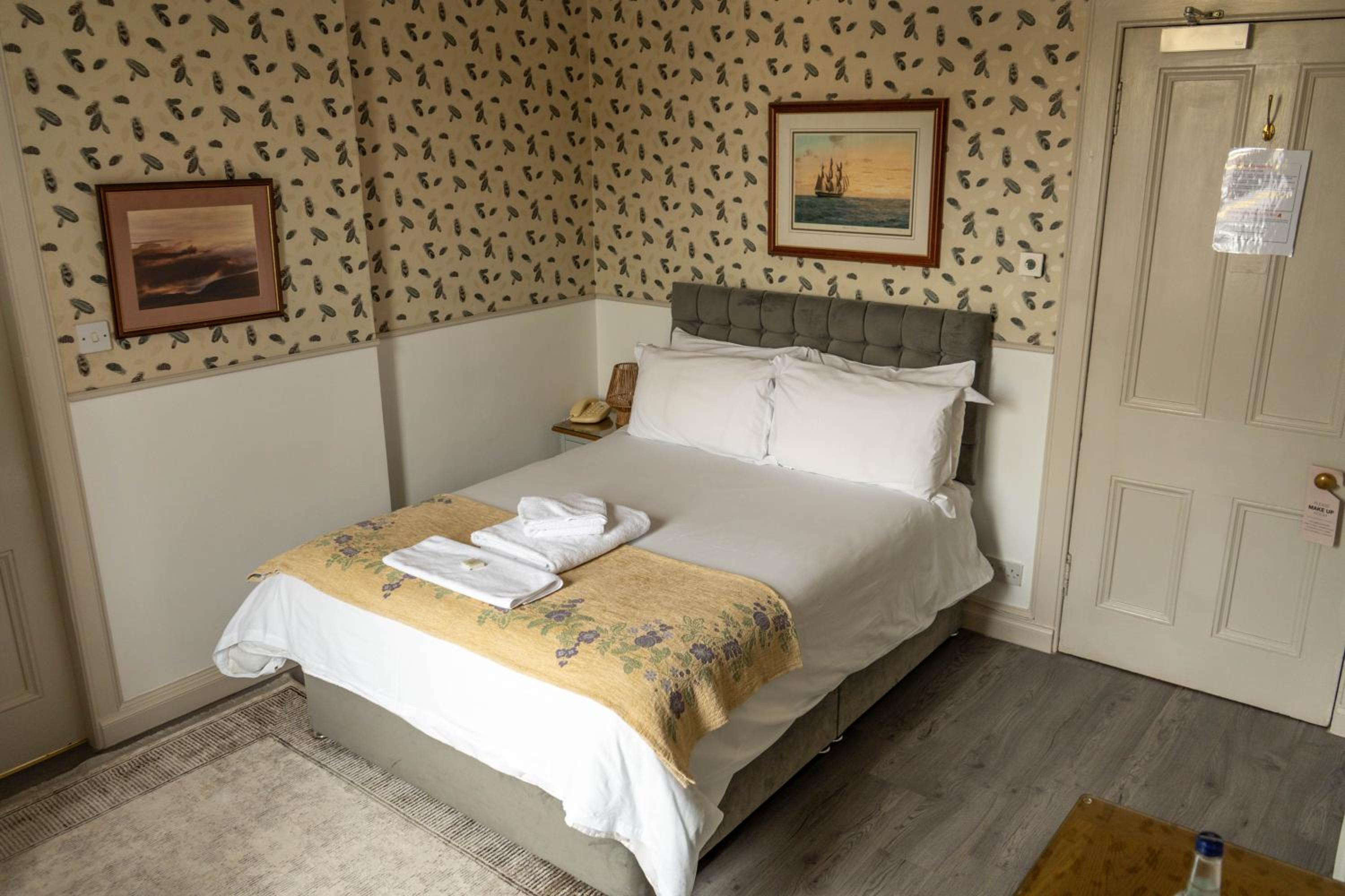 Budget Double Room photo 3