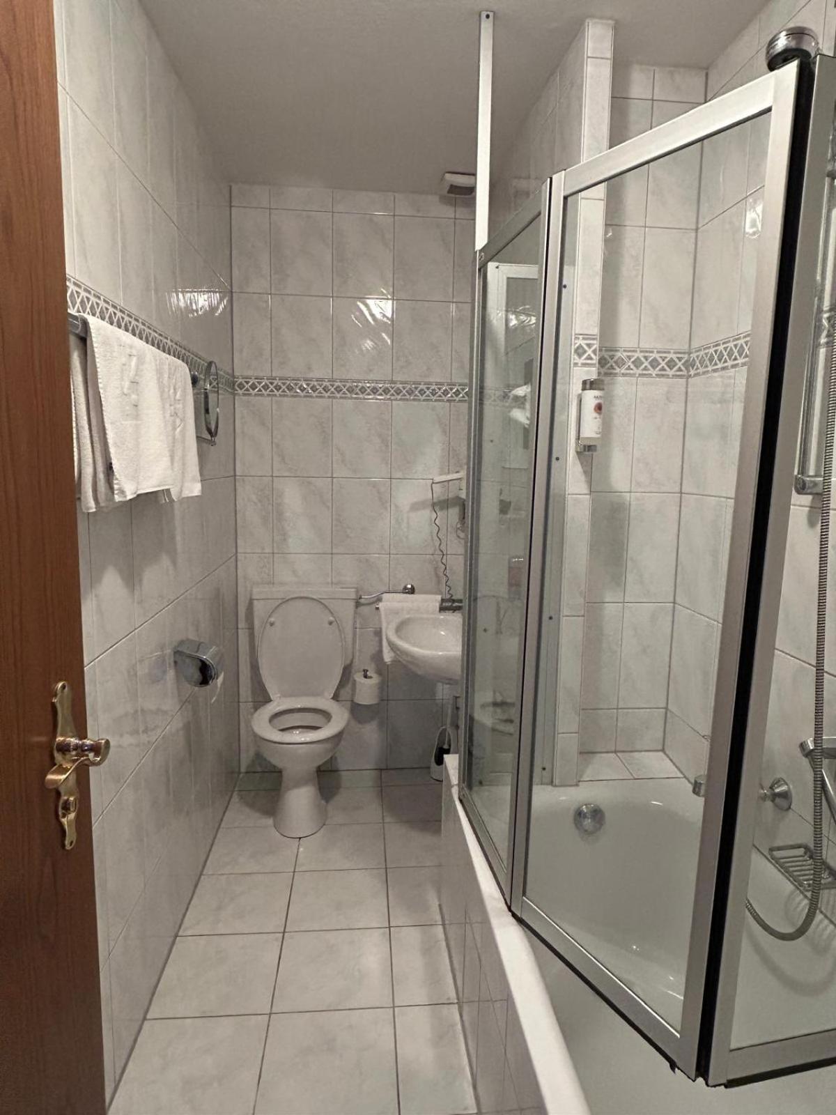 Double Room with Private Bathroom photo 3