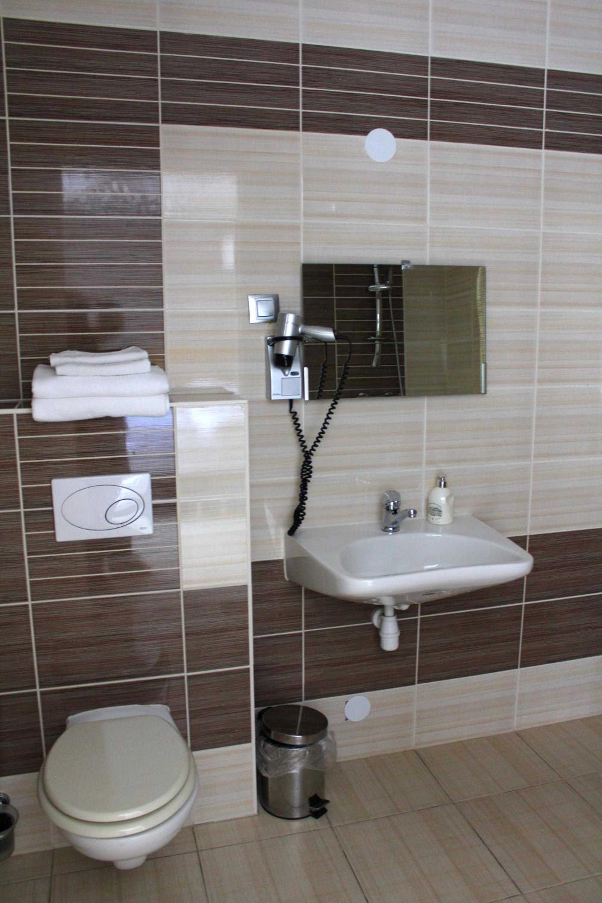 Double Room with Balcony - Photo 4