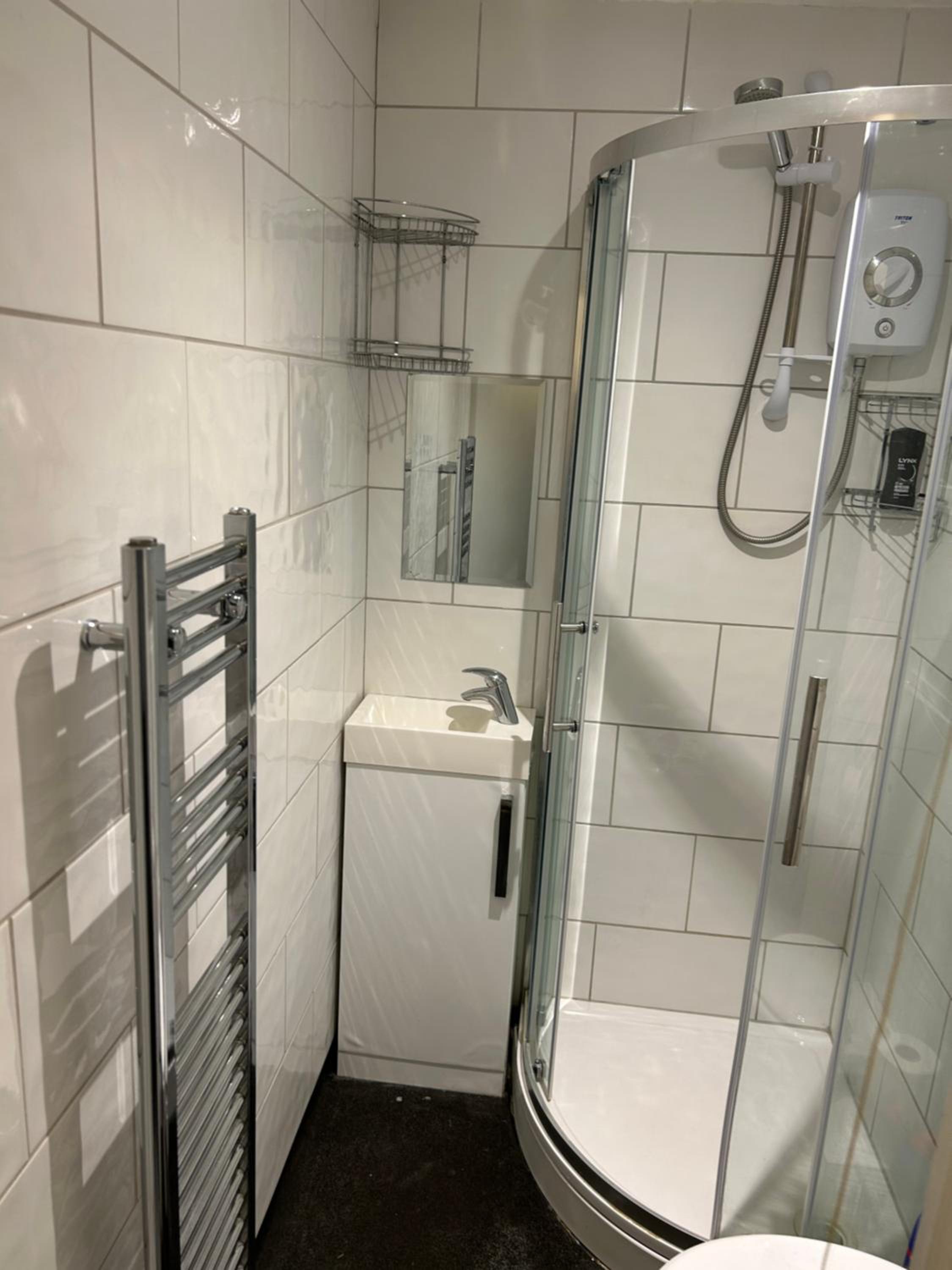 Double Room with Shared Bathroom photo 3