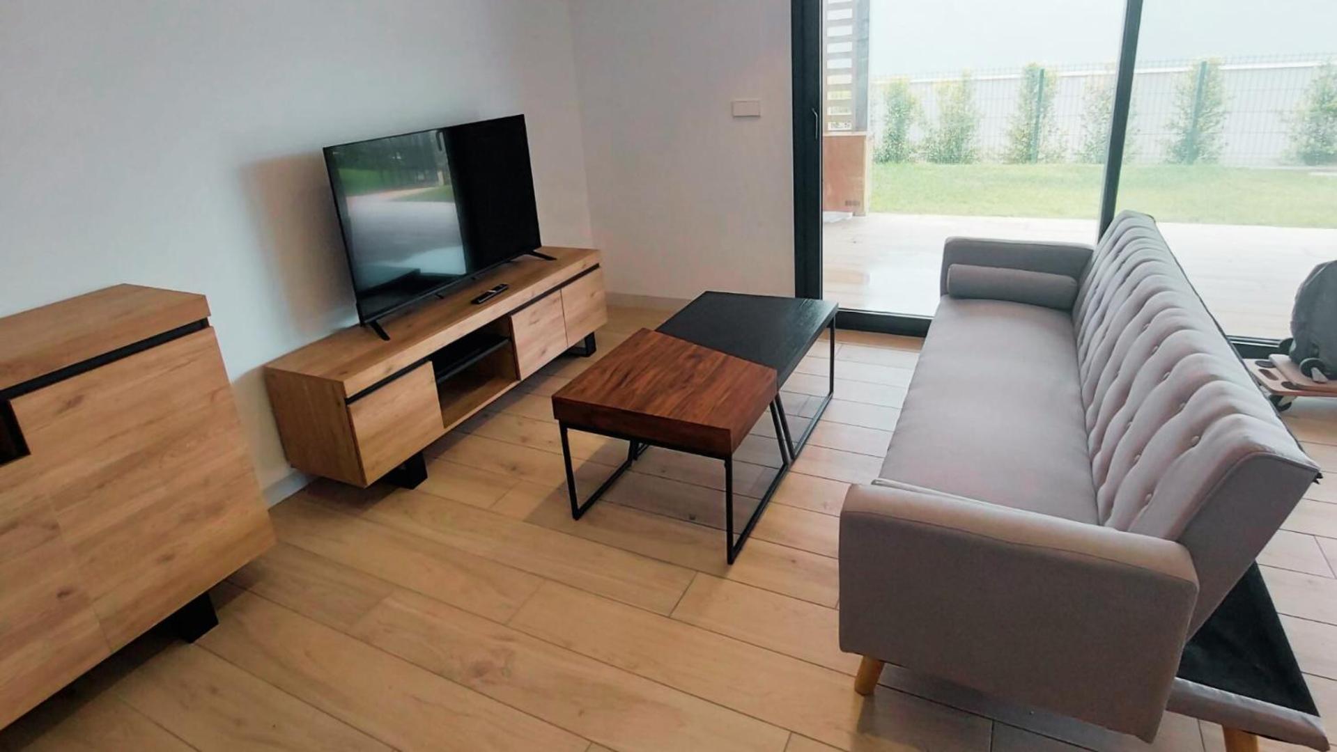 Apartamento de Dos Dormitorios con Vista a la Piscina