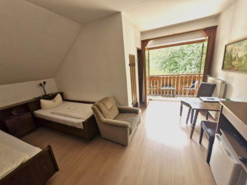 Twin Room - Attic - Annex - Photo 1