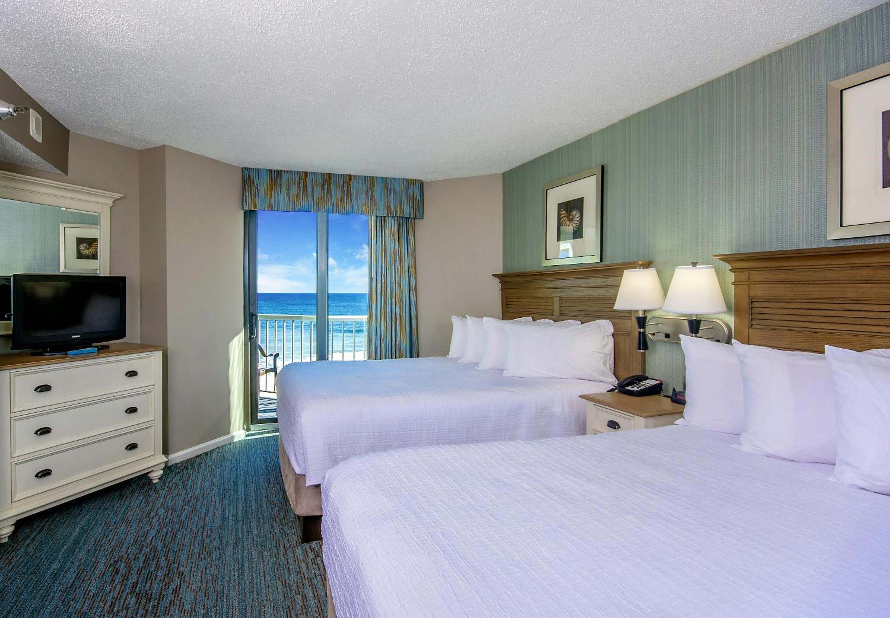 Oceanfront Deluxe One Bedroom Queen Condo - Photo 2