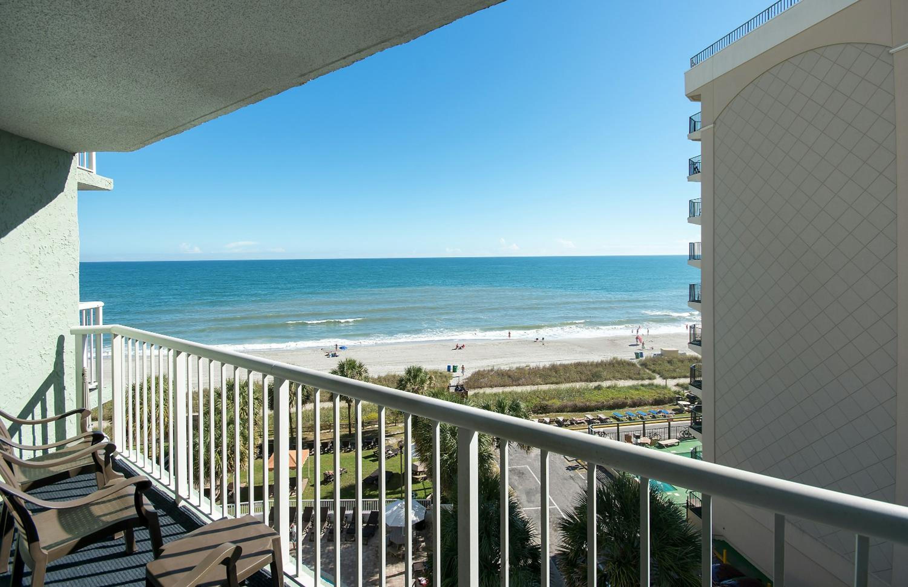 Oceanfront Deluxe One Bedroom Queen Condo - Photo 3
