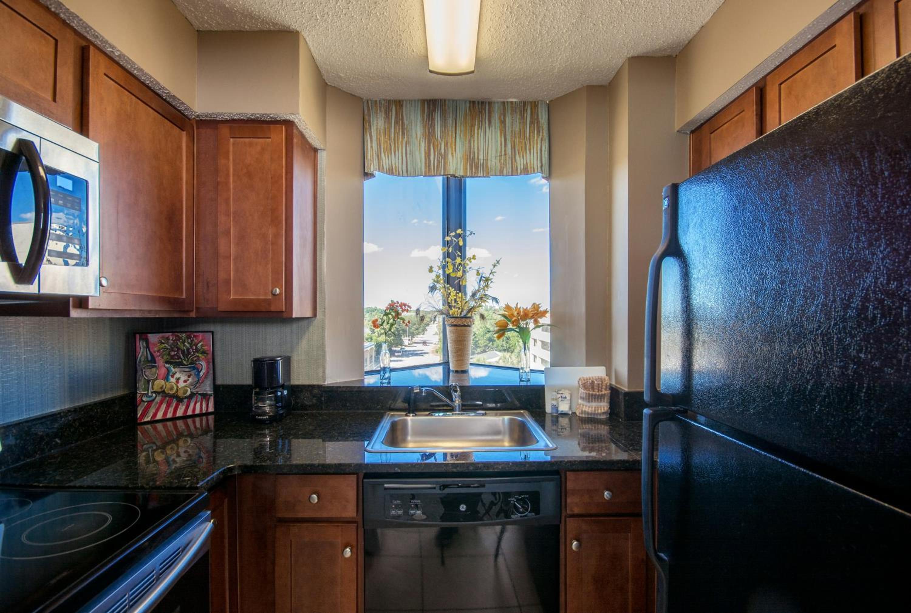 Oceanfront Deluxe One Bedroom Queen Condo - Photo 5
