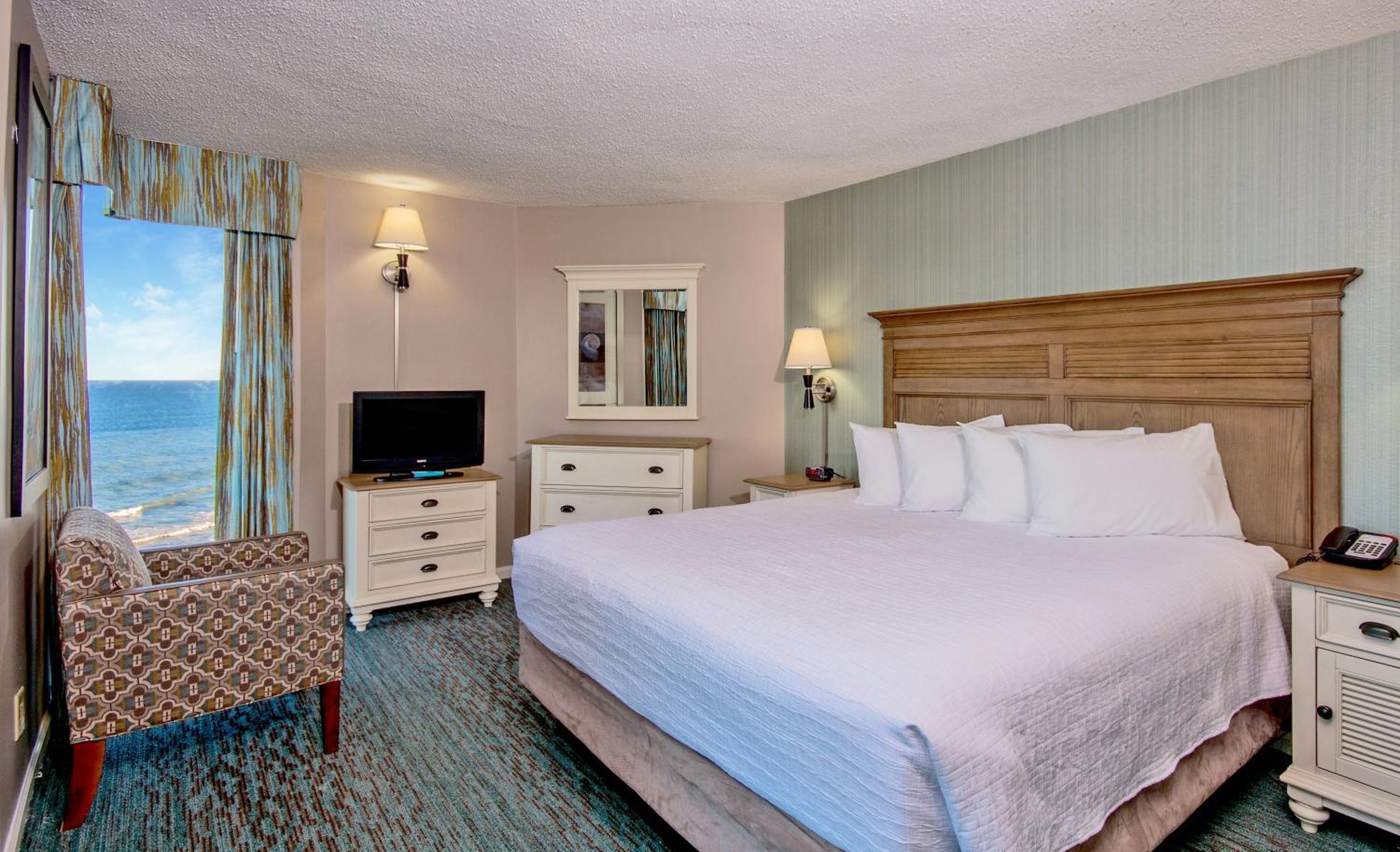 Oceanfront Deluxe One Bedroom King Condo - Photo 2
