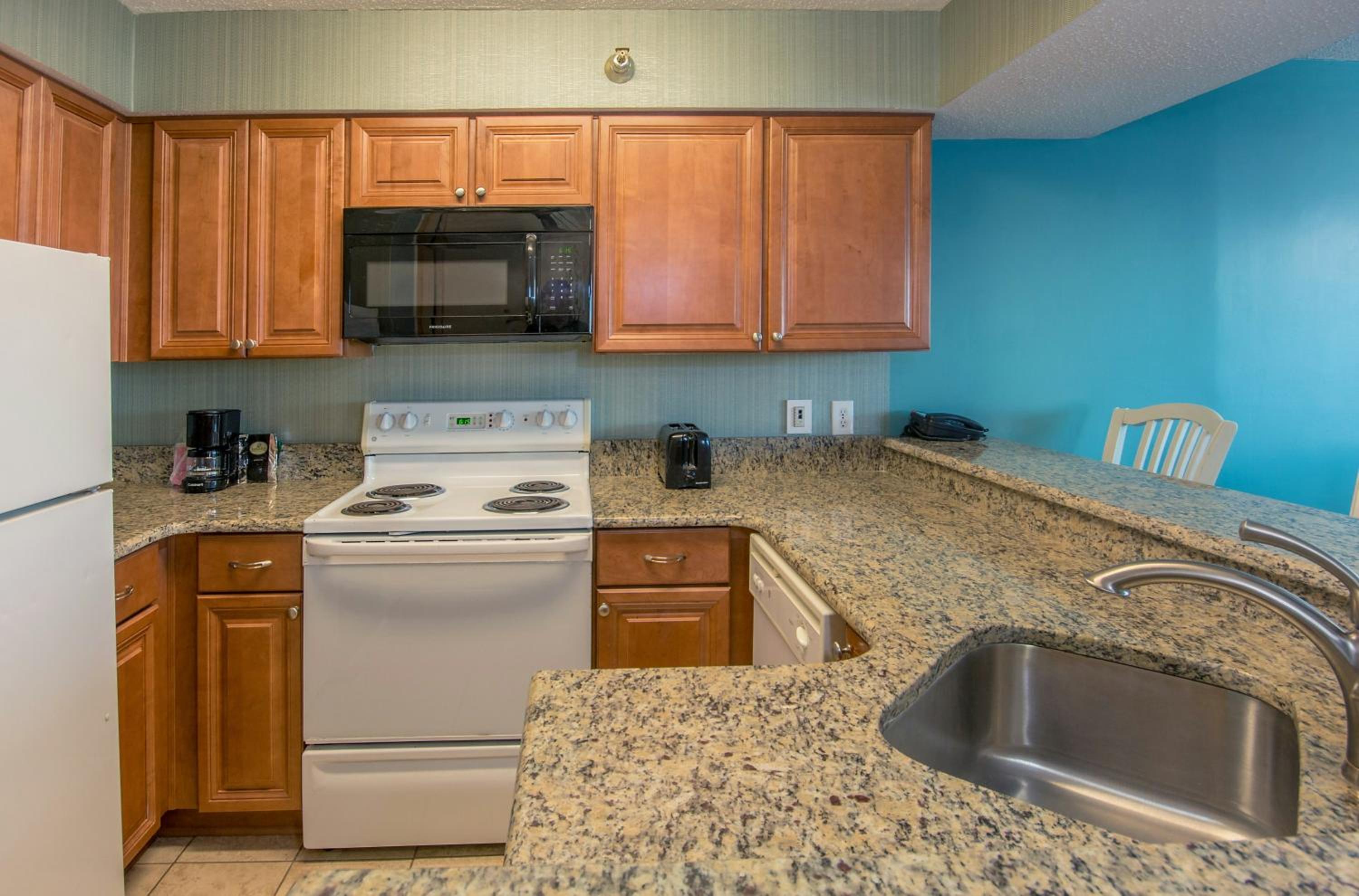 Oceanfront Deluxe One Bedroom King Condo - Photo 5