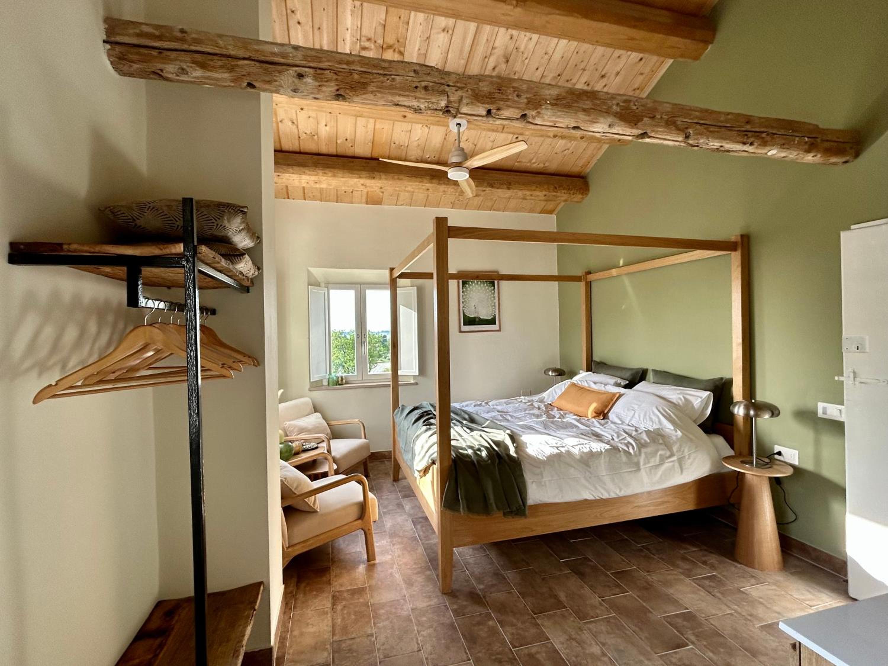 Deluxe King Room photo 1