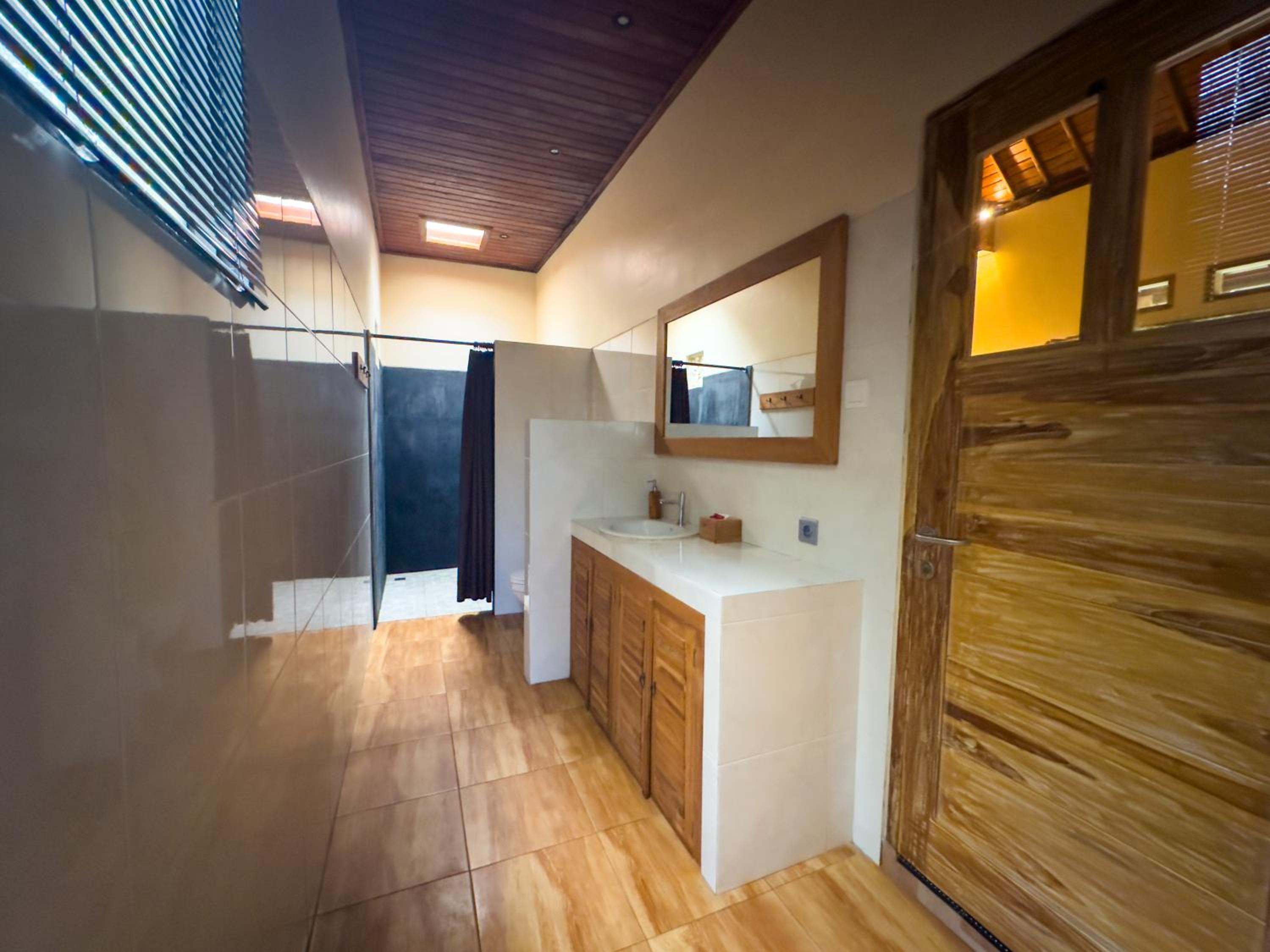 Family Room - Photo 32