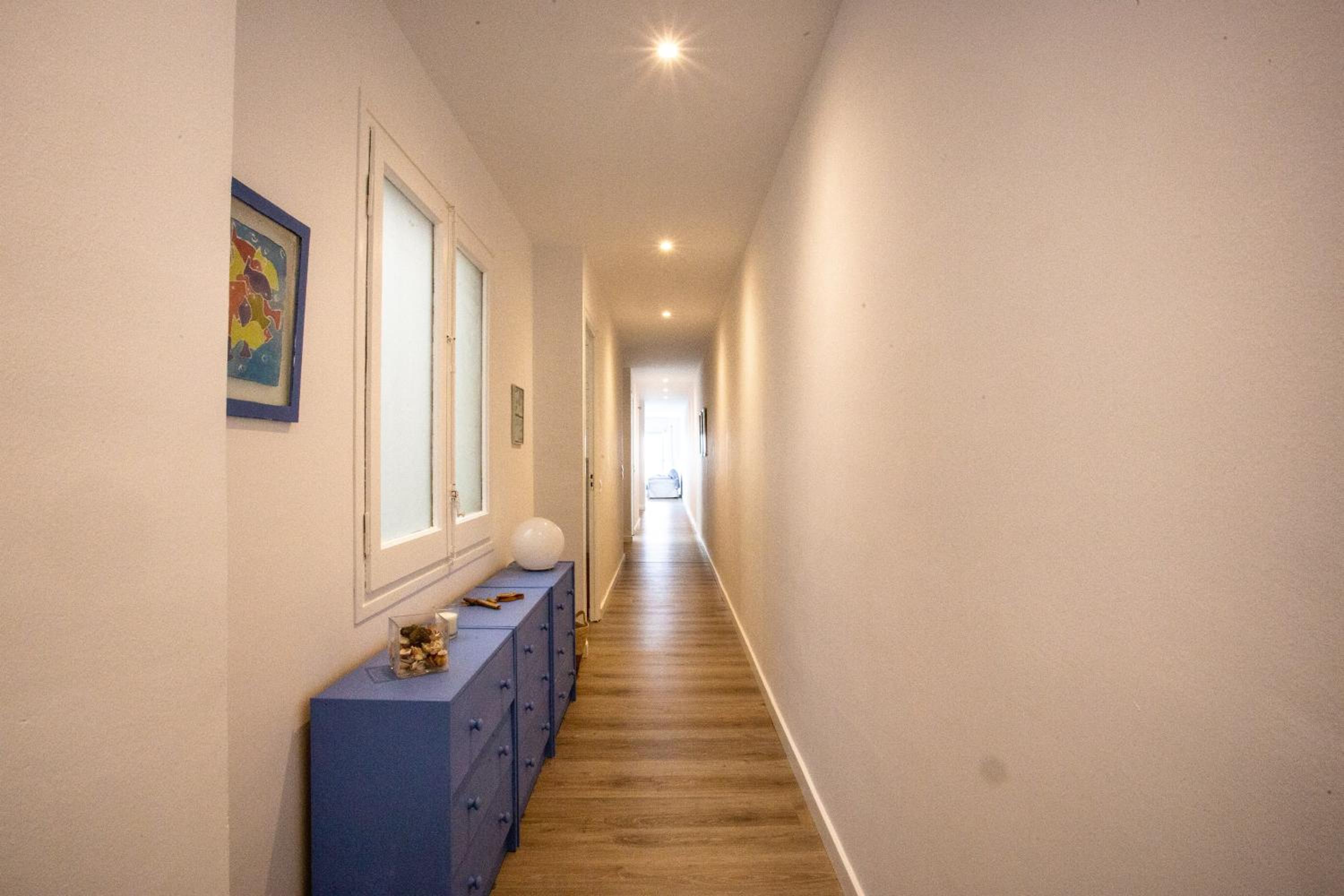 Two-Bedroom Apartment with Balcony and Sea View photo 2