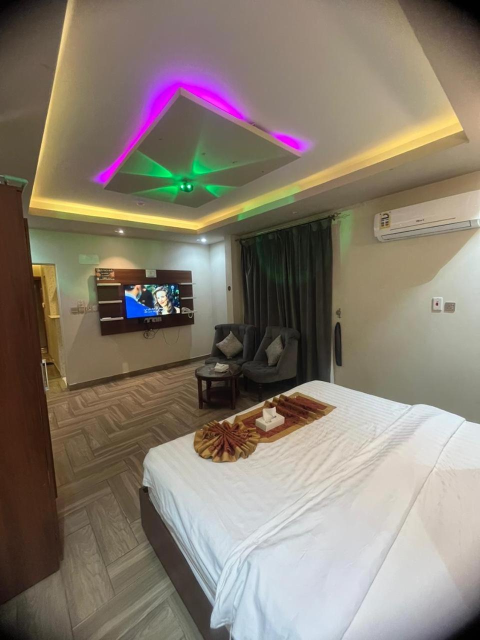 Deluxe King Room photo 2