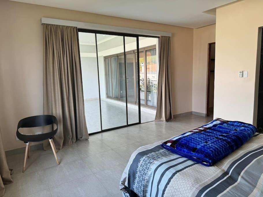 Three-Bedroom Villa photo 2