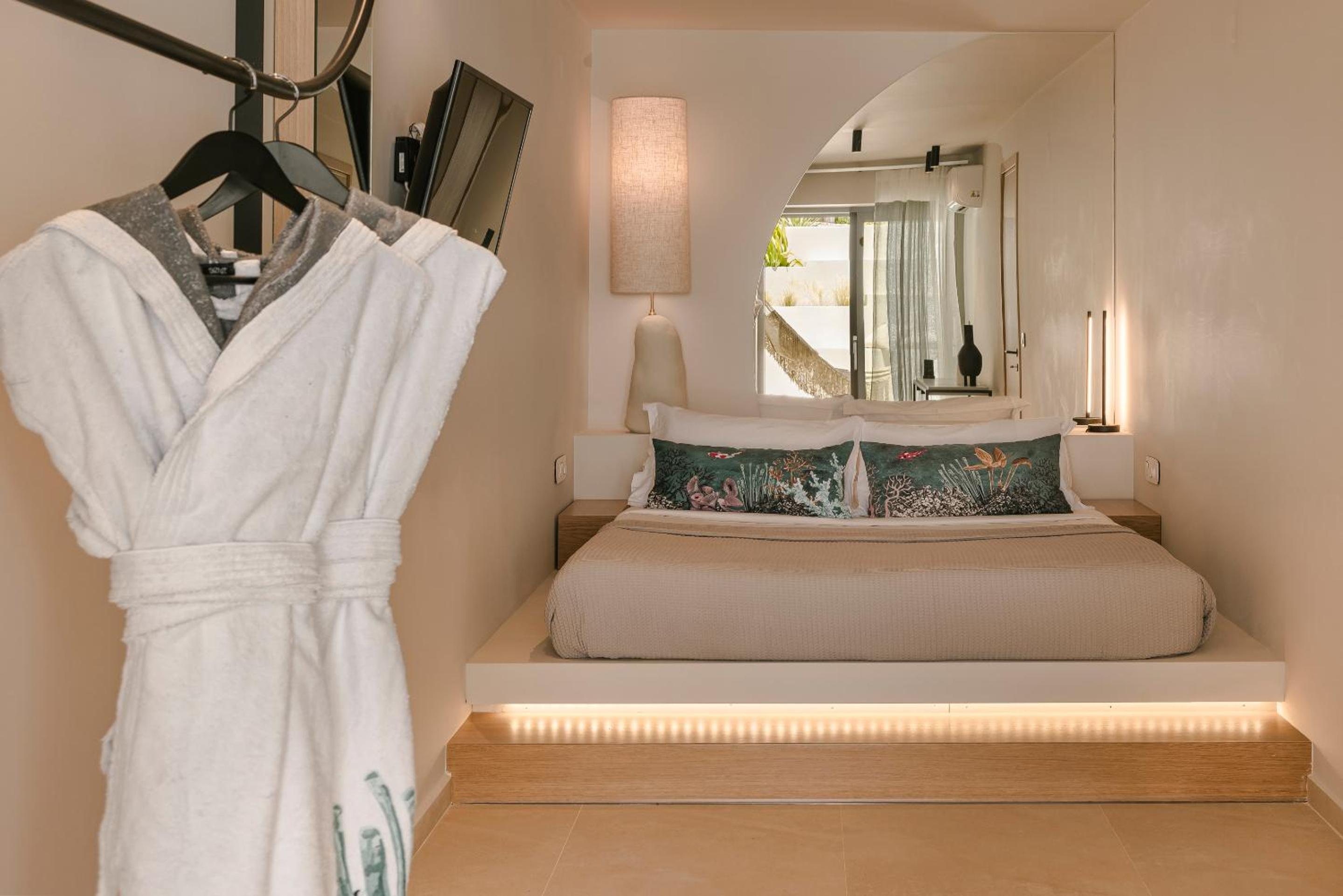Exclusive 3 Bedroom Sea View Villa with Private Heated Pool photo 3
