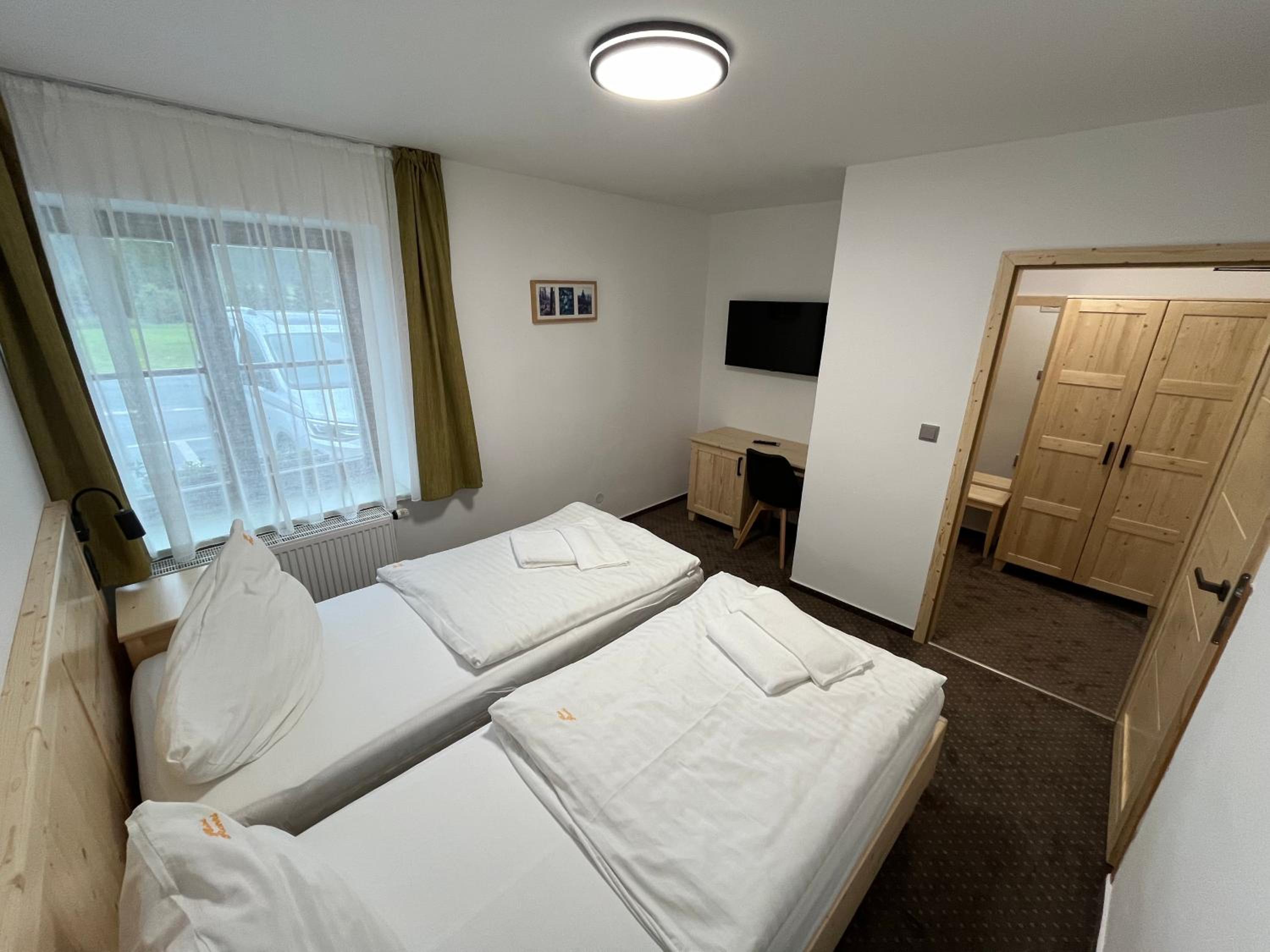 Classic Double Room with Shower - Photo 1