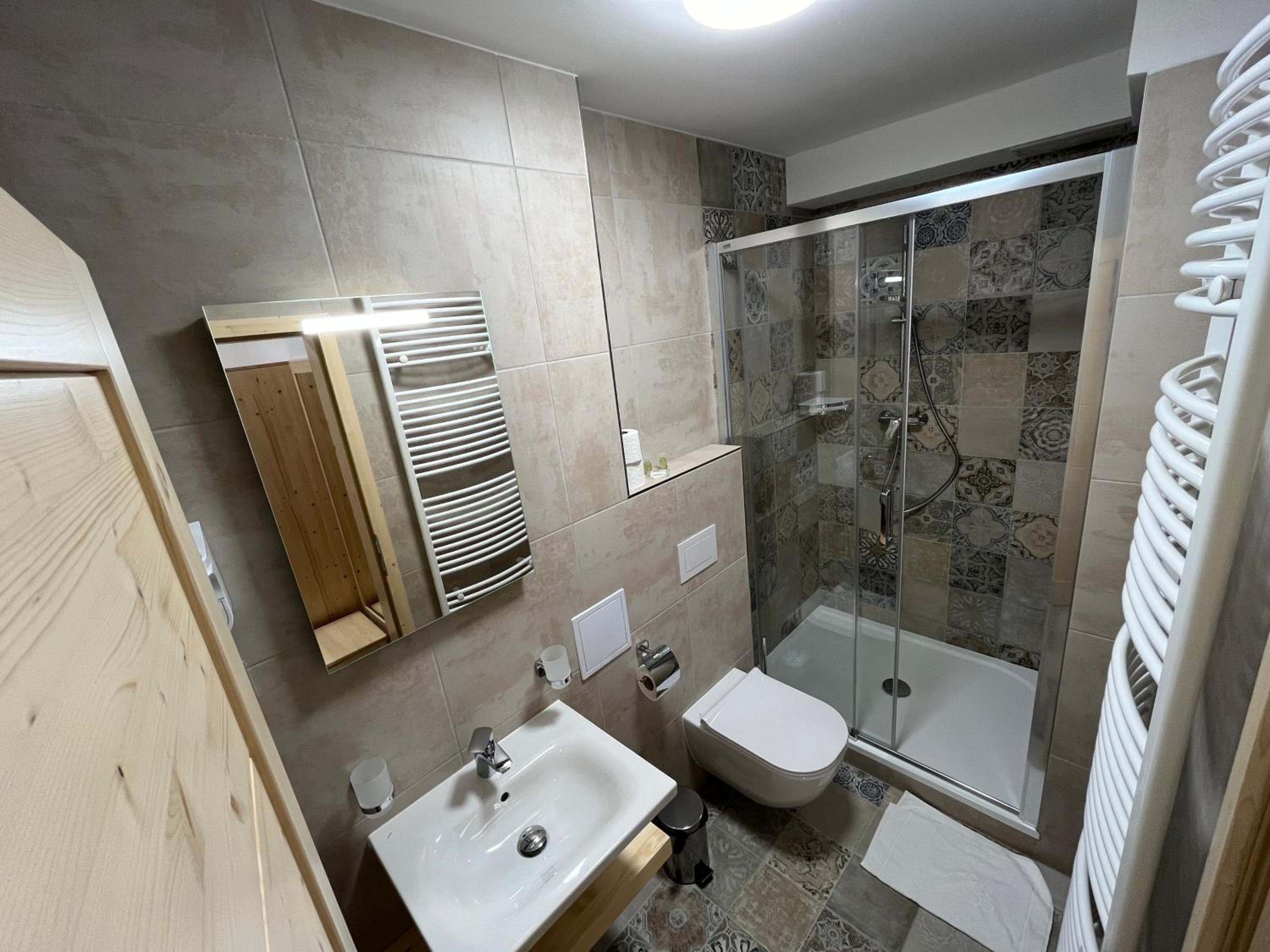 Classic Double Room with Shower - Photo 2