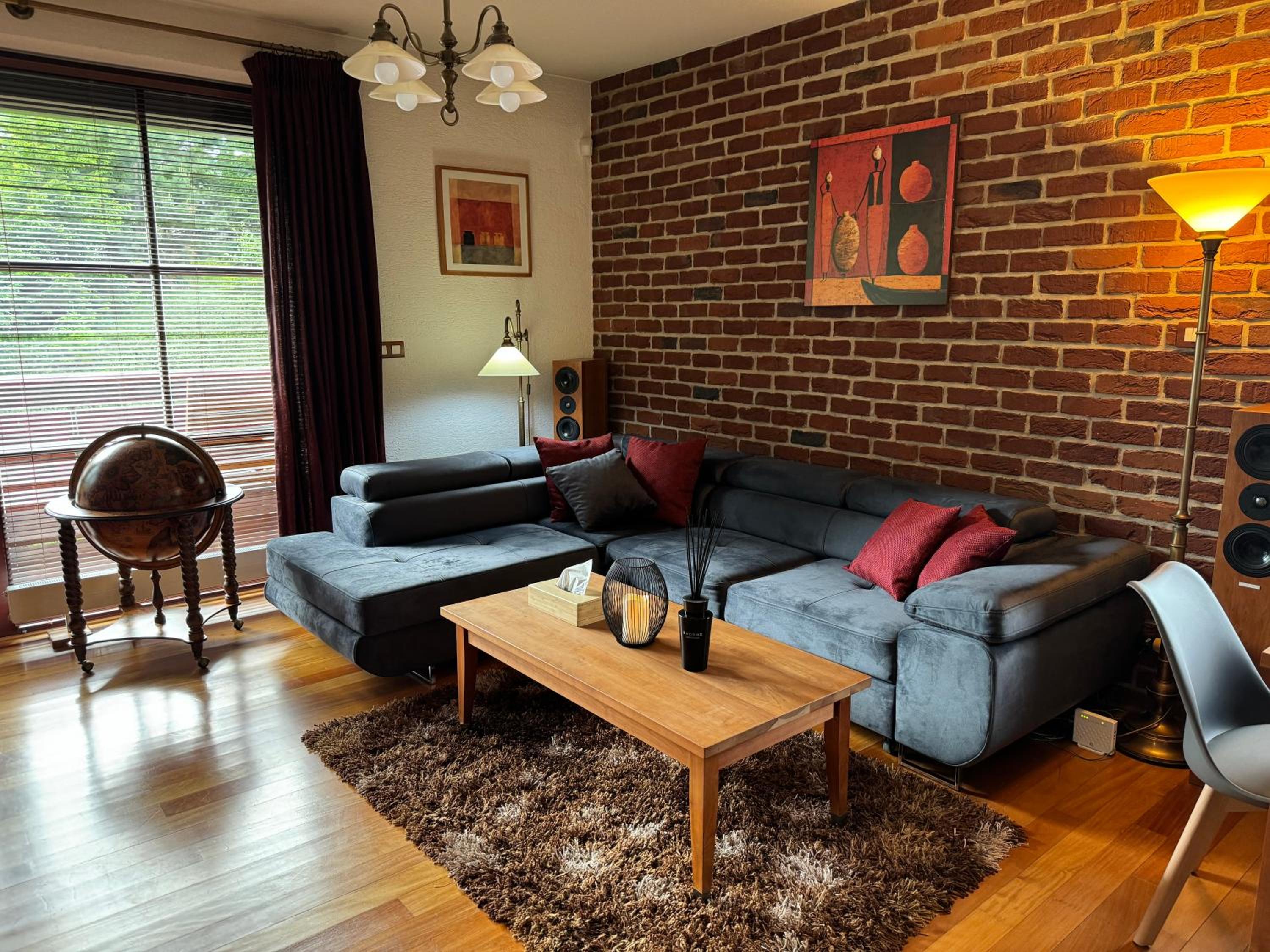 One-Bedroom Apartment photo 1