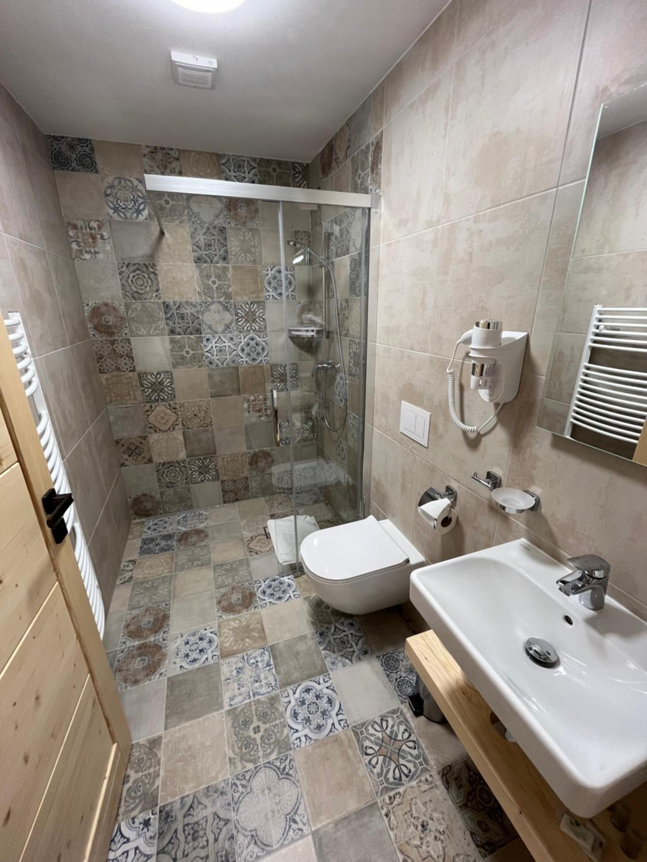 One-Bedroom Apartment - Photo 2