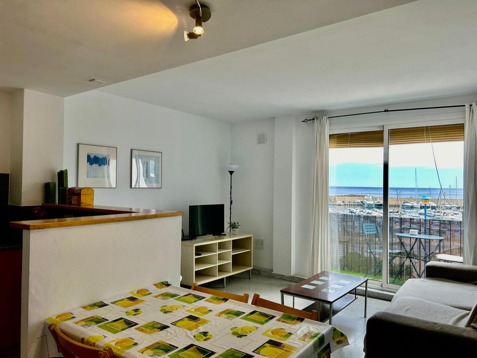 Apartamento de tres habitaciones con vista al mar