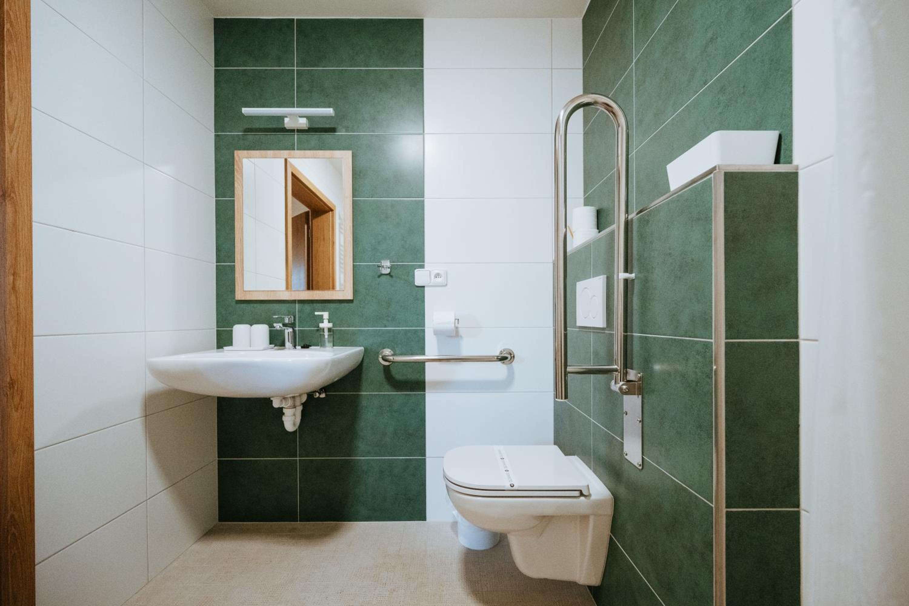 Double or Twin Room - Disability Access photo 3