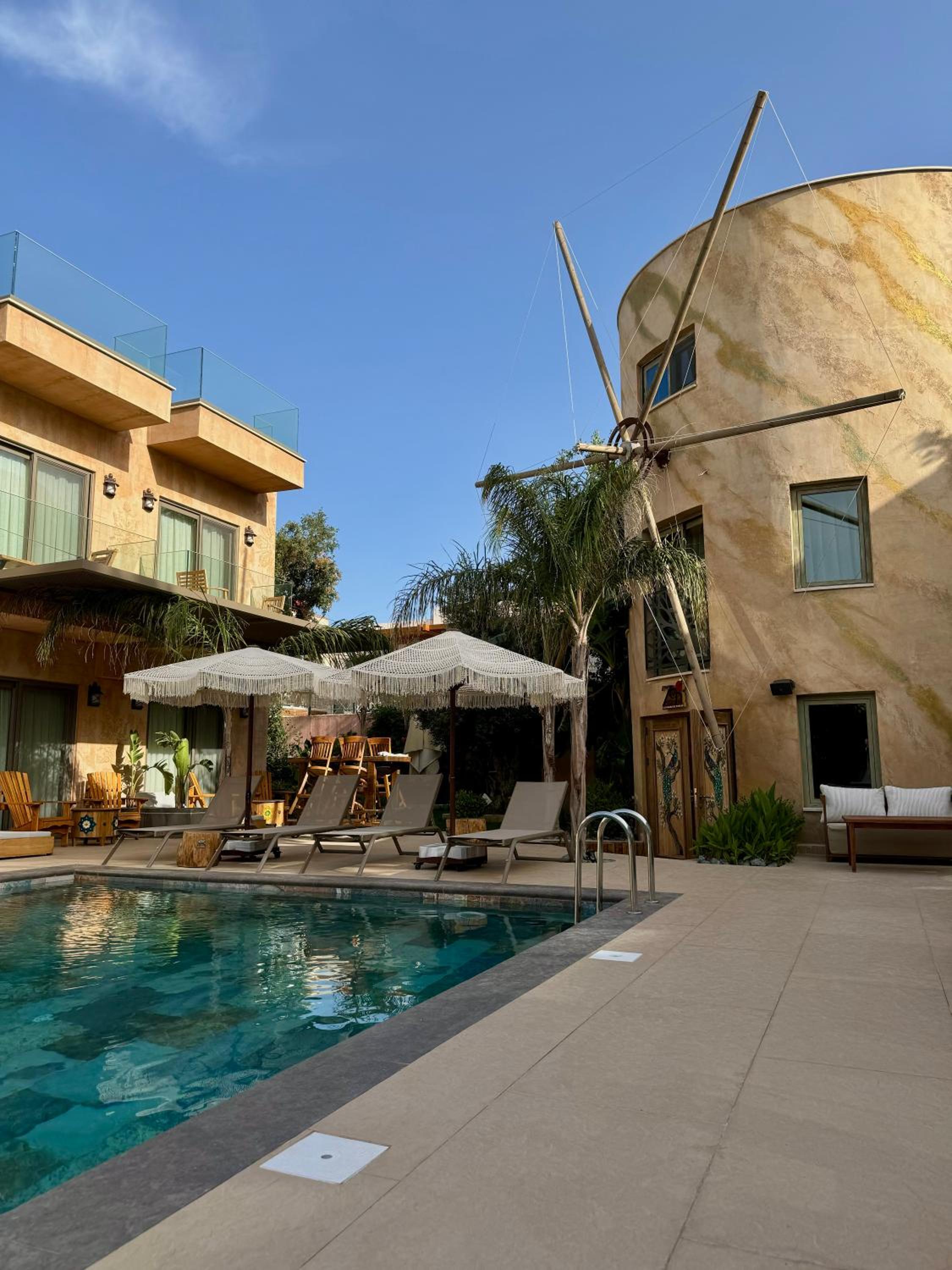 Junior Suite with Pool View - Photo 10